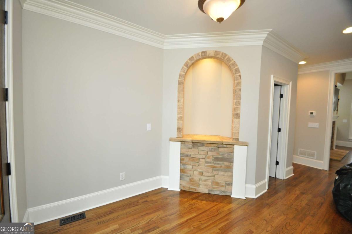1070 Lexington Court Property Photo 9