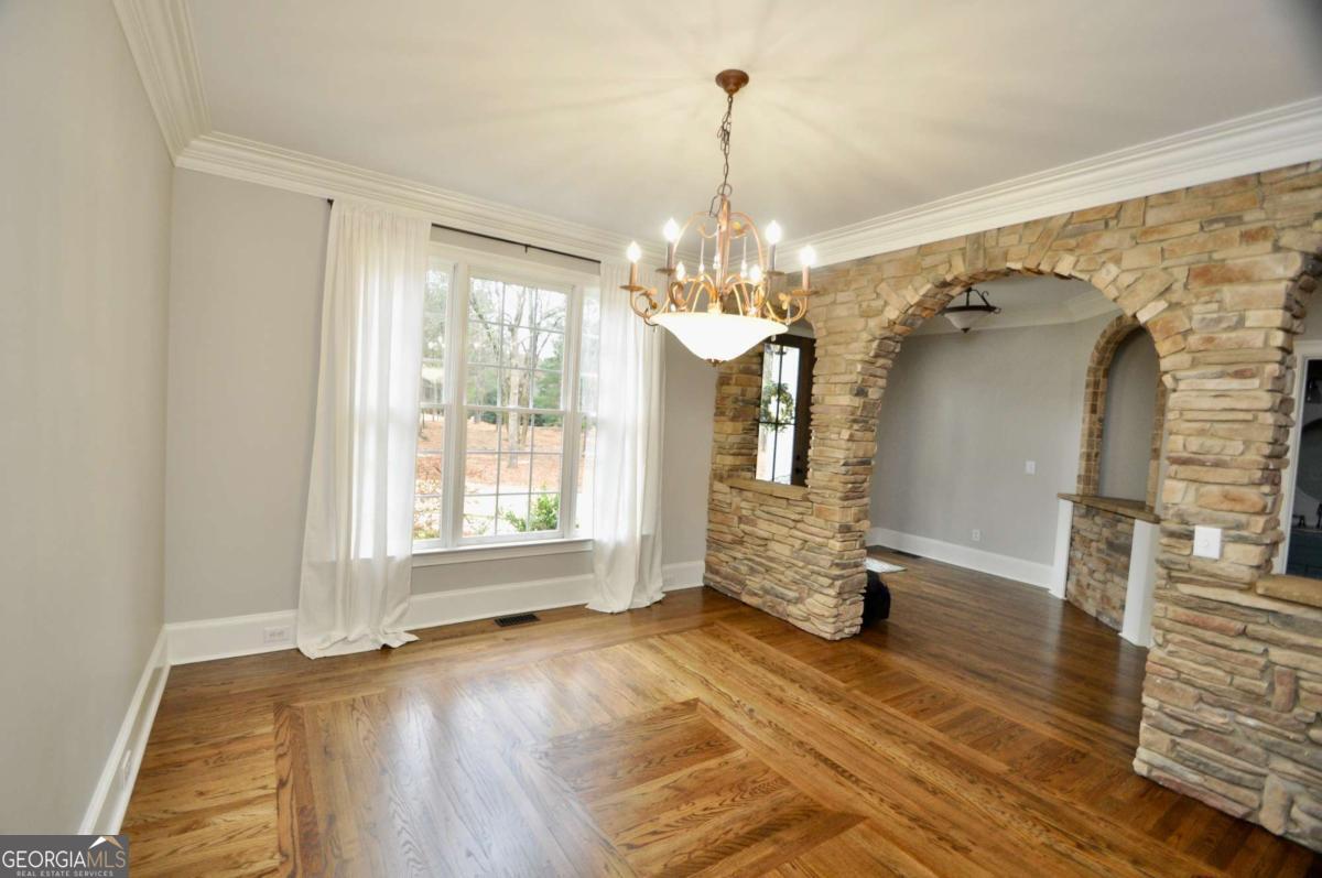 1070 Lexington Court Property Photo 12