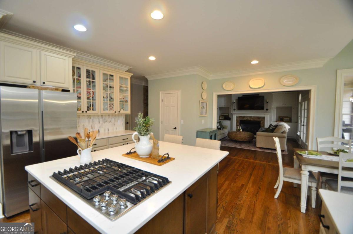 1070 Lexington Court Property Photo 18