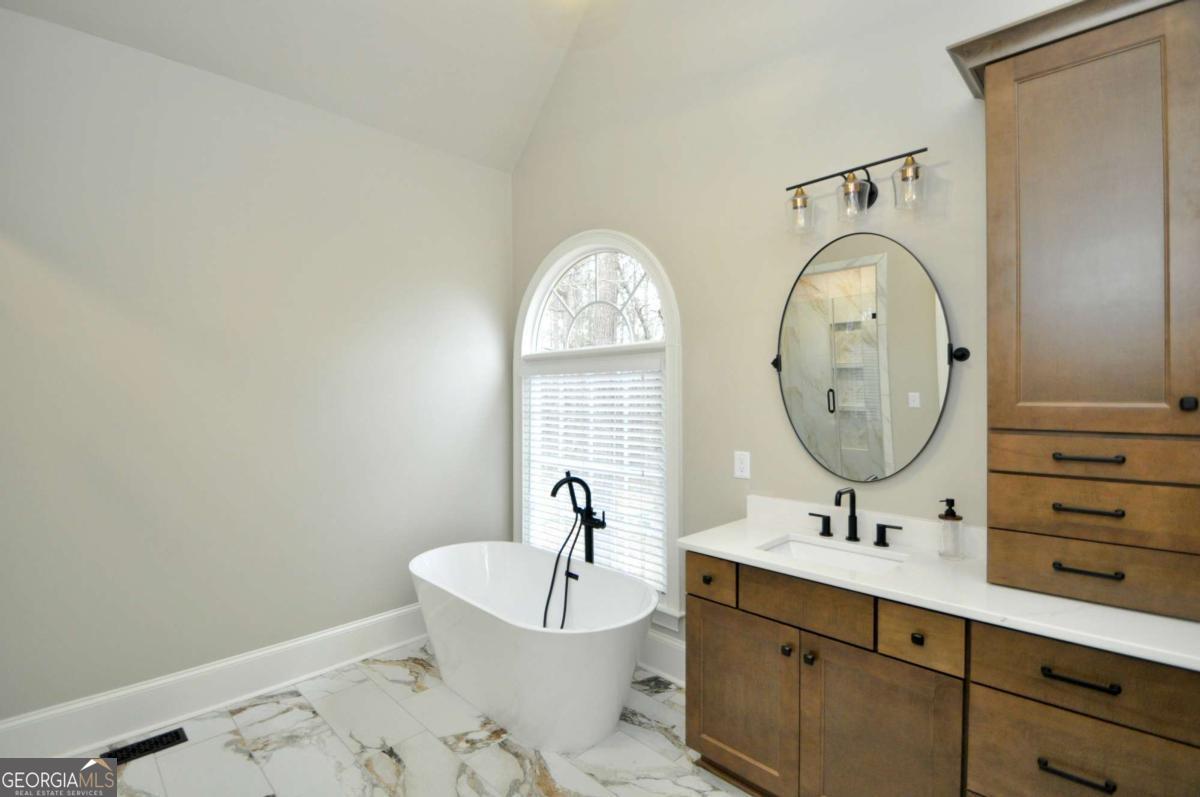 1070 Lexington Court Property Photo 36