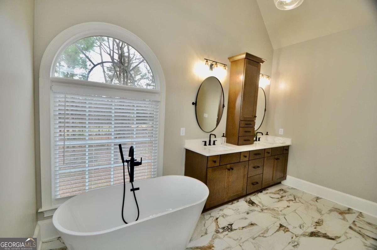 1070 Lexington Court Property Photo 38