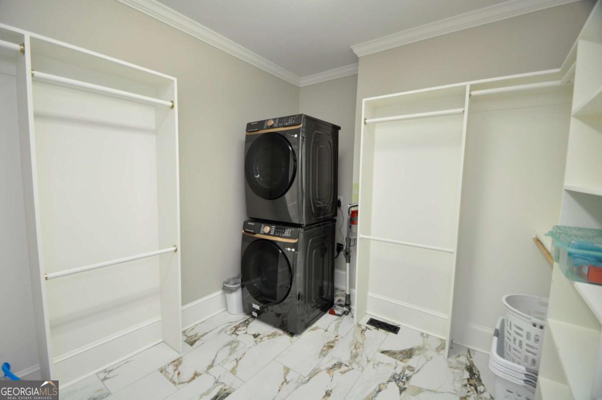 1070 Lexington Court Property Photo 40