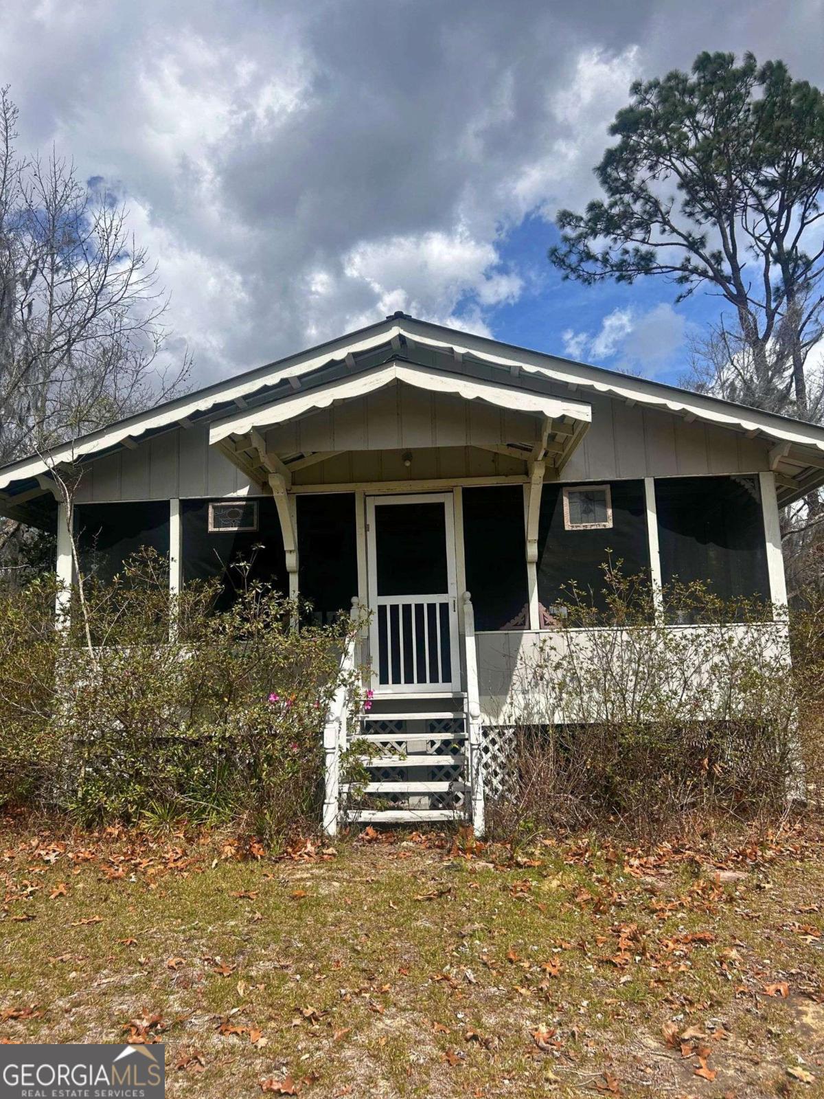 8048 Clearwater Drive Property Photo
