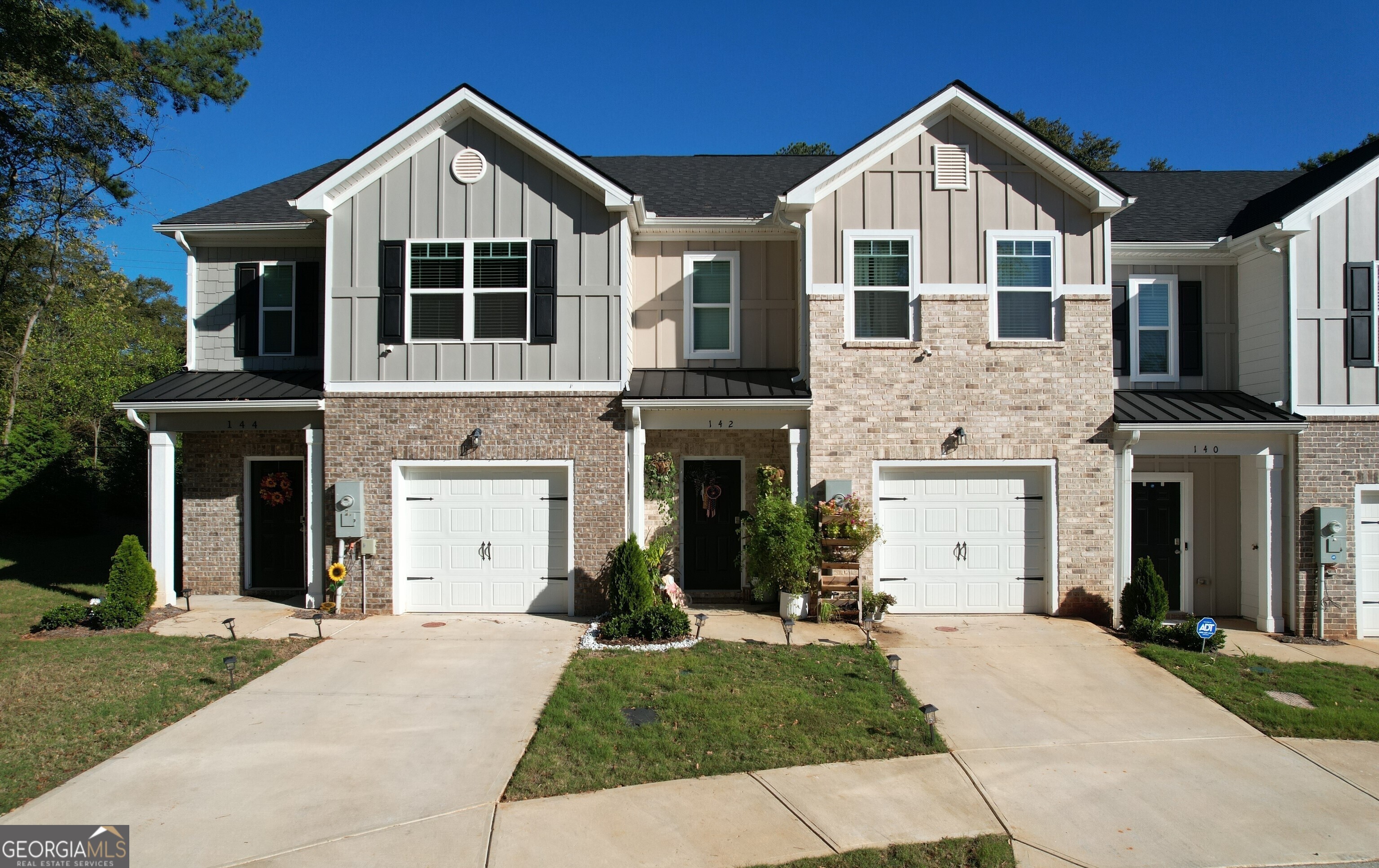 142 Hampton Circle Property Photo