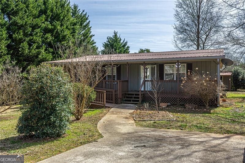 10 Pinewood Drive E Property Photo