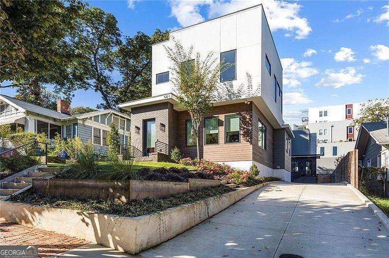 522 Boulevard Place Ne Property Photo