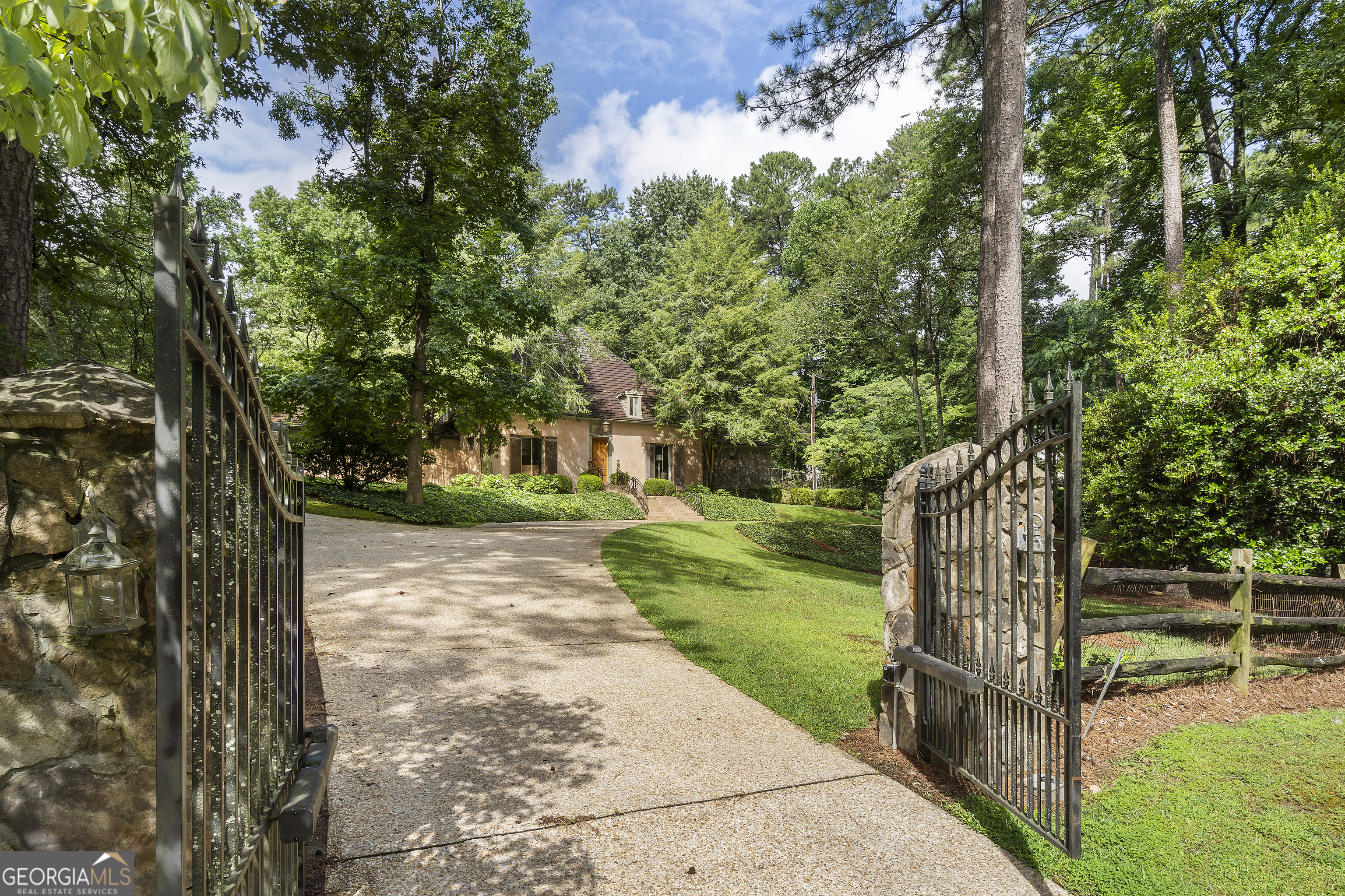 6320 Nw Riverside Drive Property Photo 1