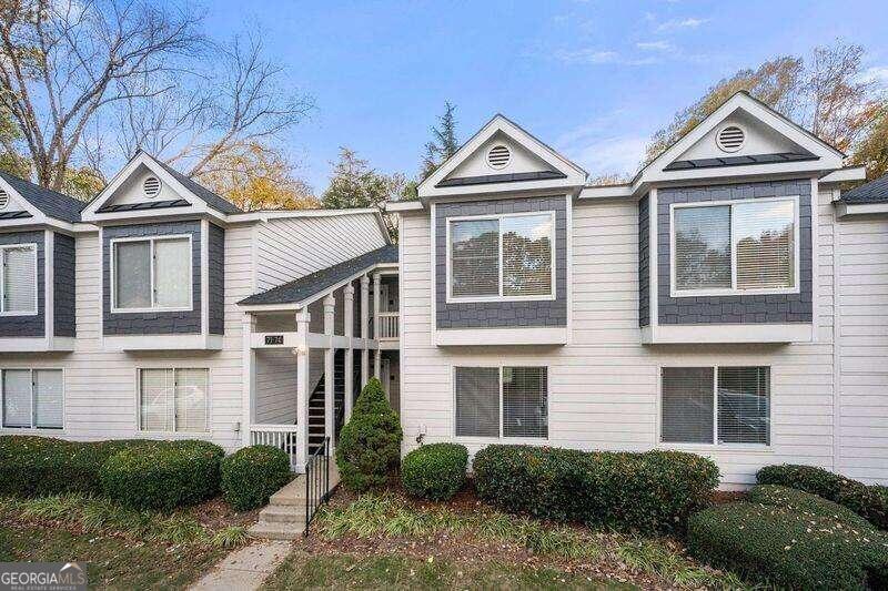 73 Rumson Court Se Property Photo
