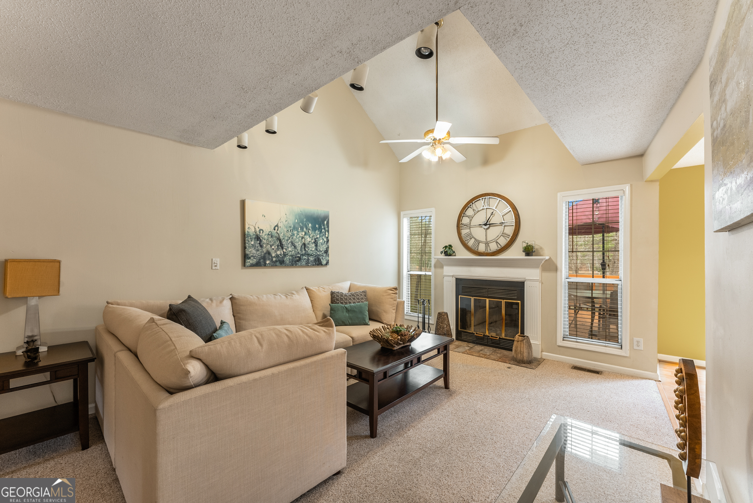 917 Edgewater Circle Property Photo