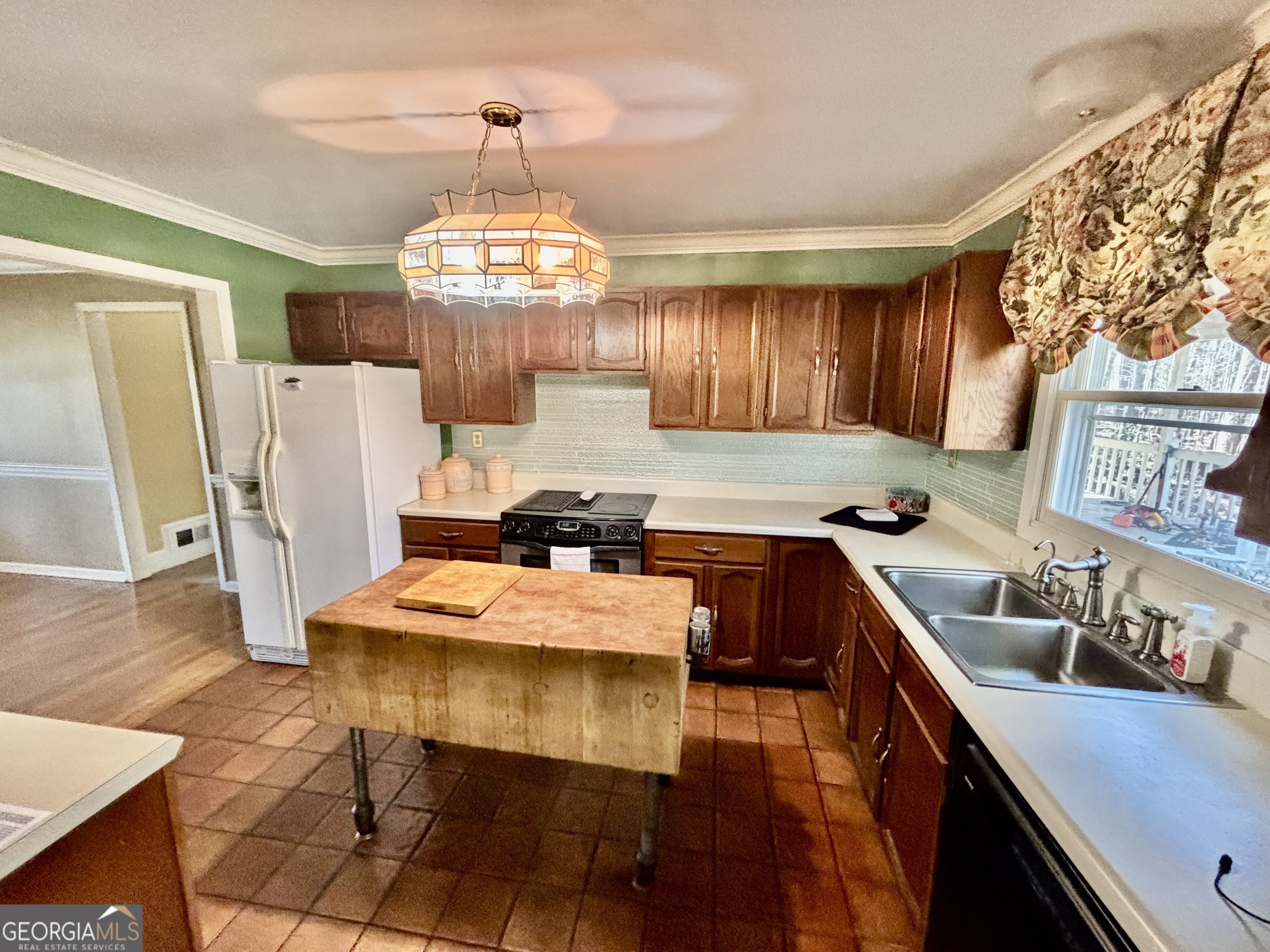 230 White Road Property Photo 7