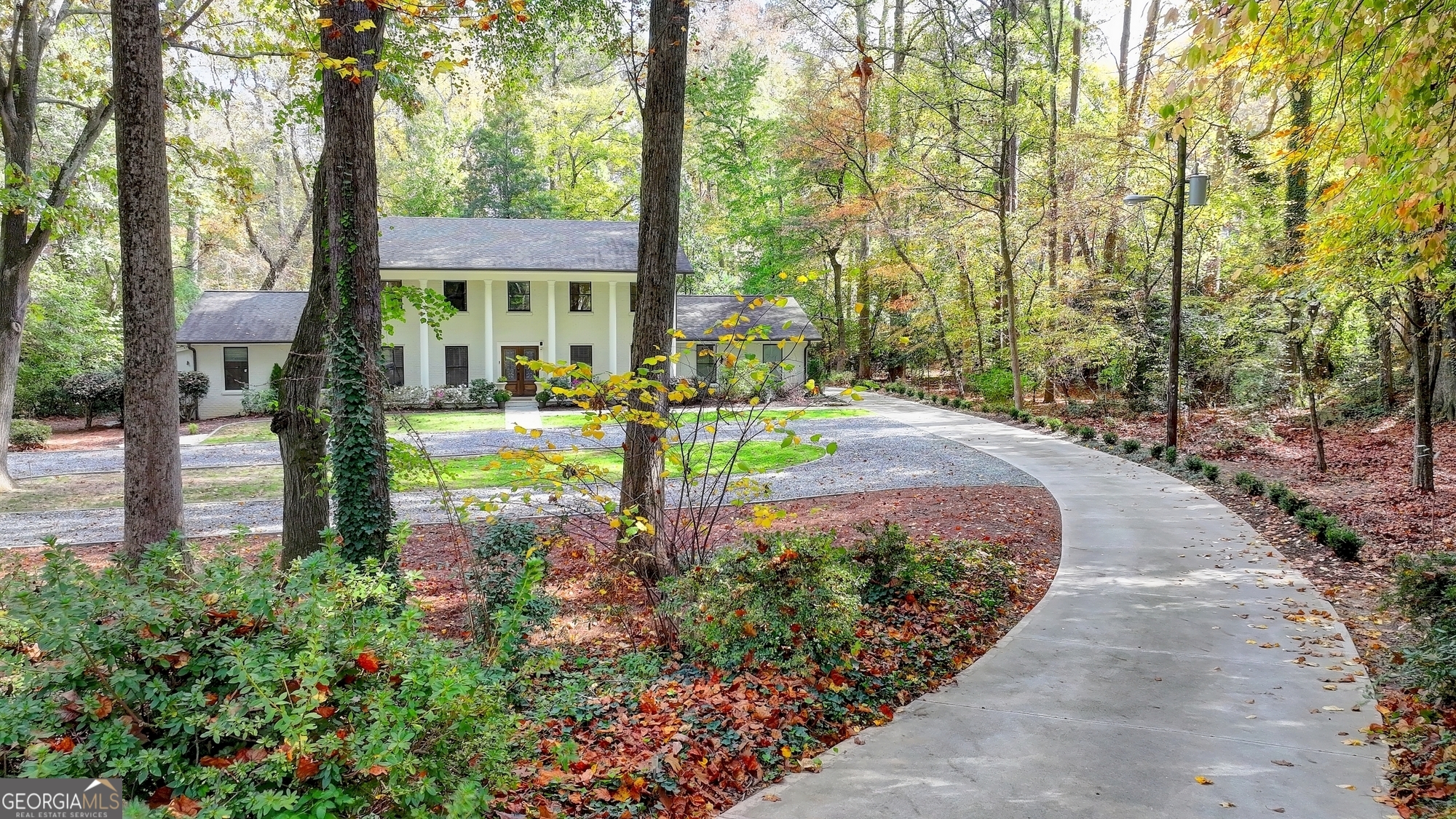 7185 Peachtree Dunwoody Road Property Photo