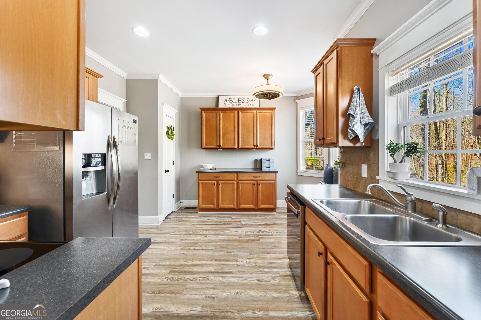 120 Queen Circle Property Photo 3