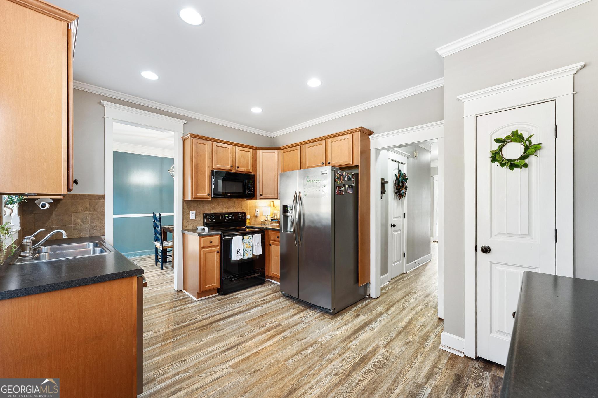 120 Queen Circle Property Photo 8