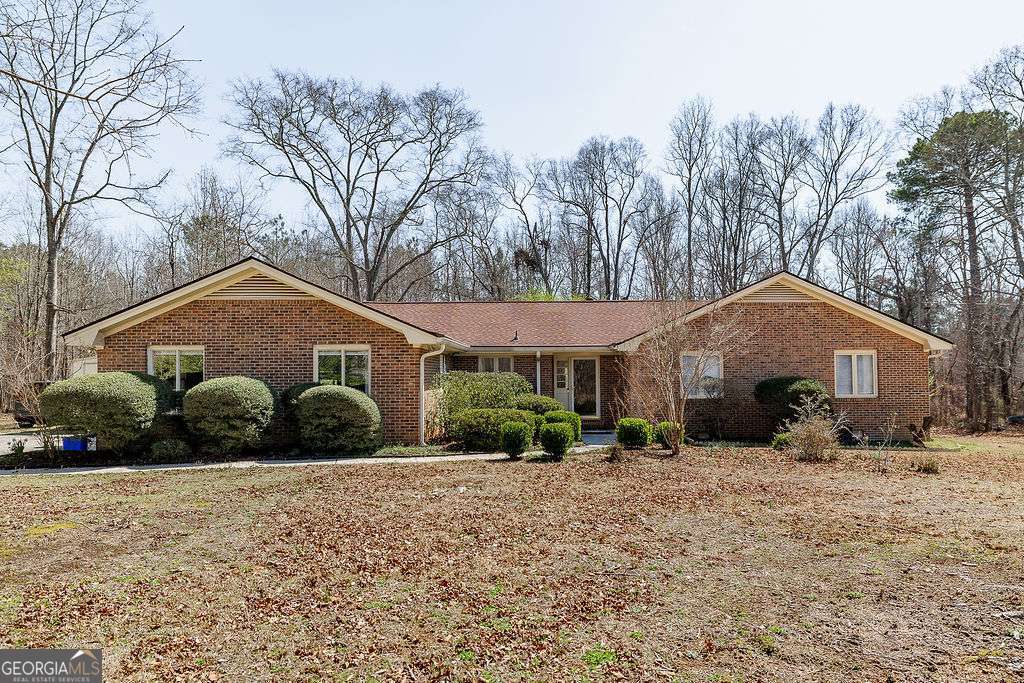 1011 Kings Court Property Photo