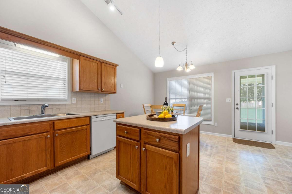 1461 Beckley Pointe Property Photo 7