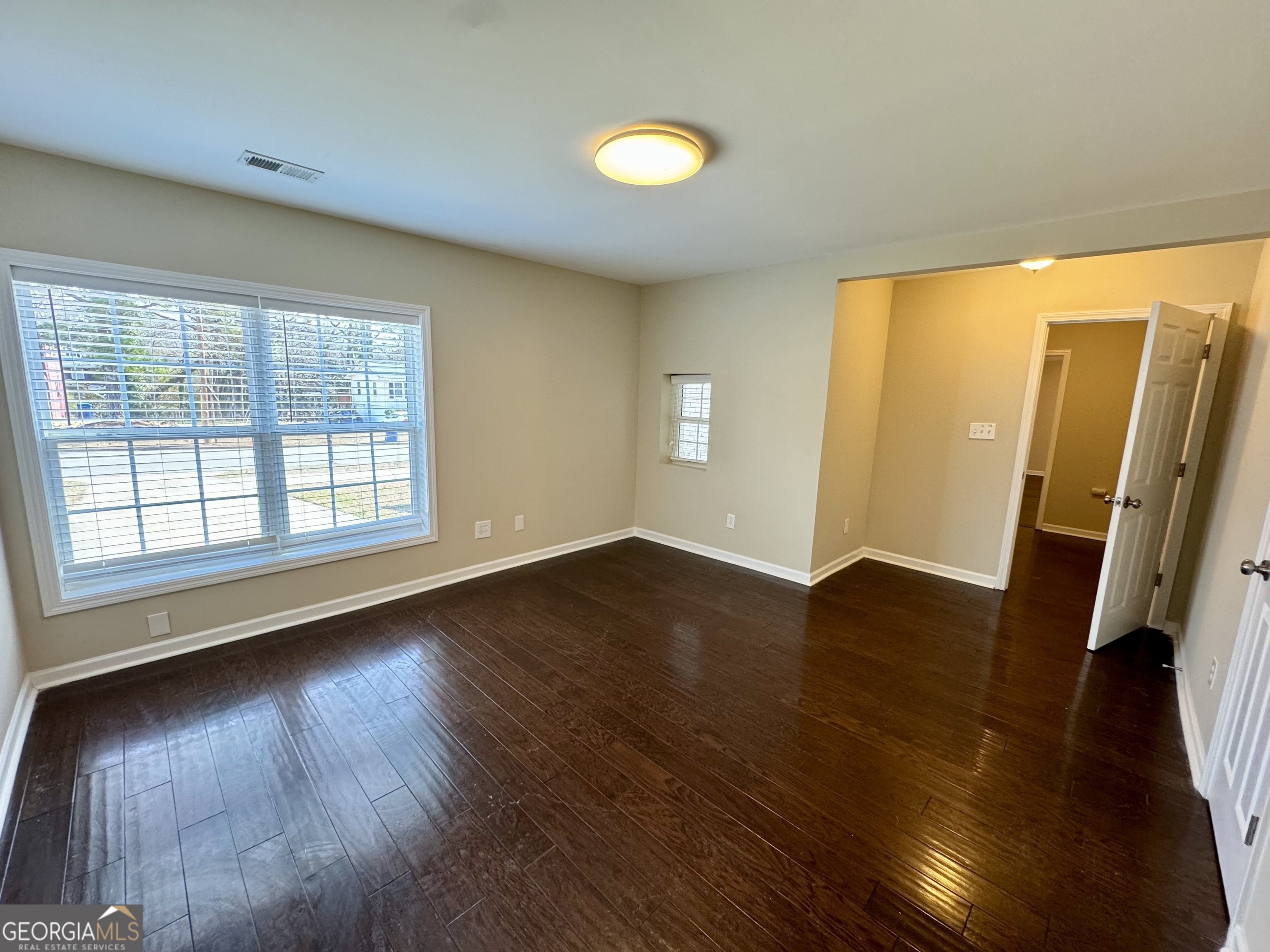 5319 Orly Terrace Property Photo 3
