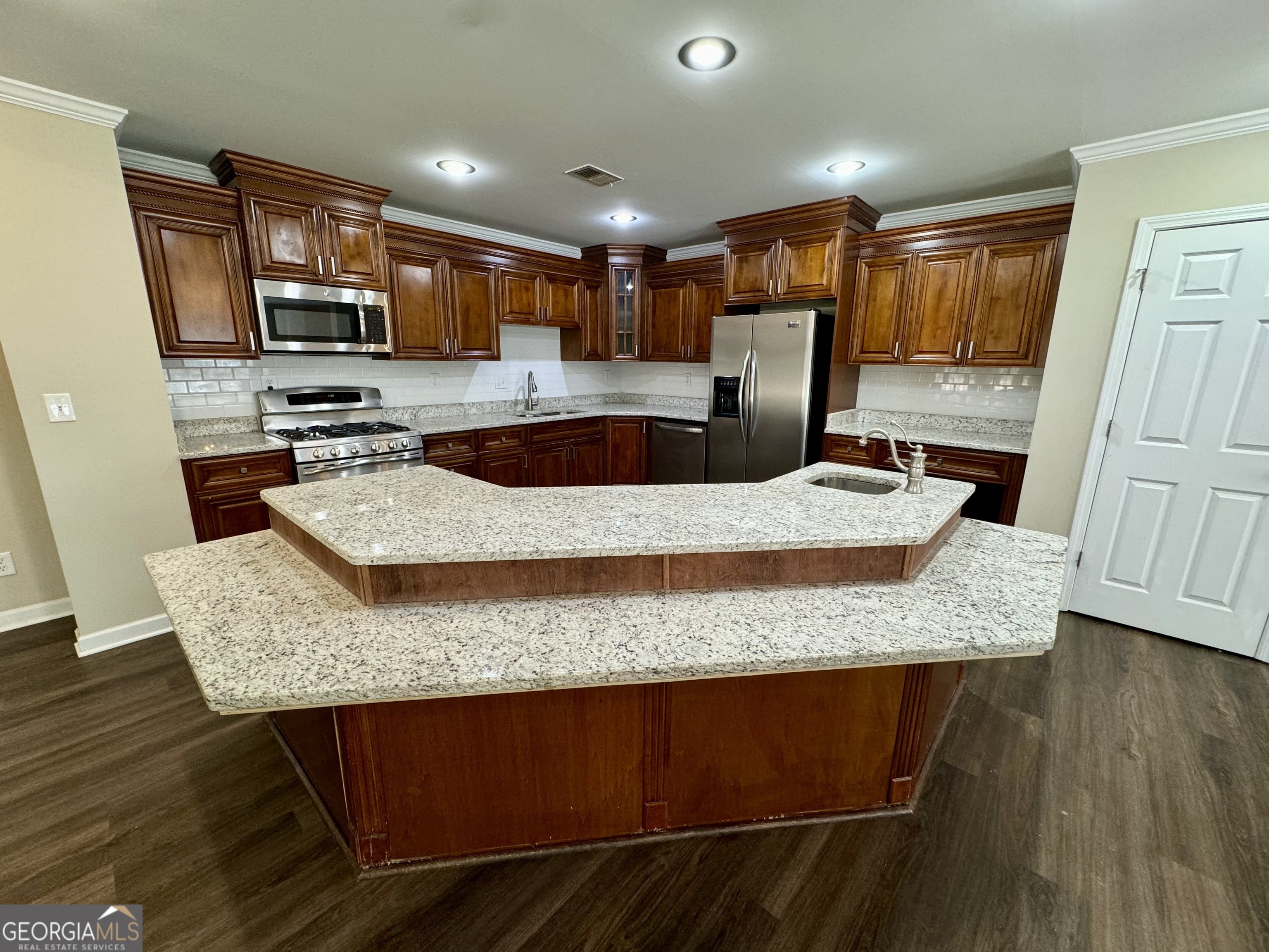 5319 Orly Terrace Property Photo 5