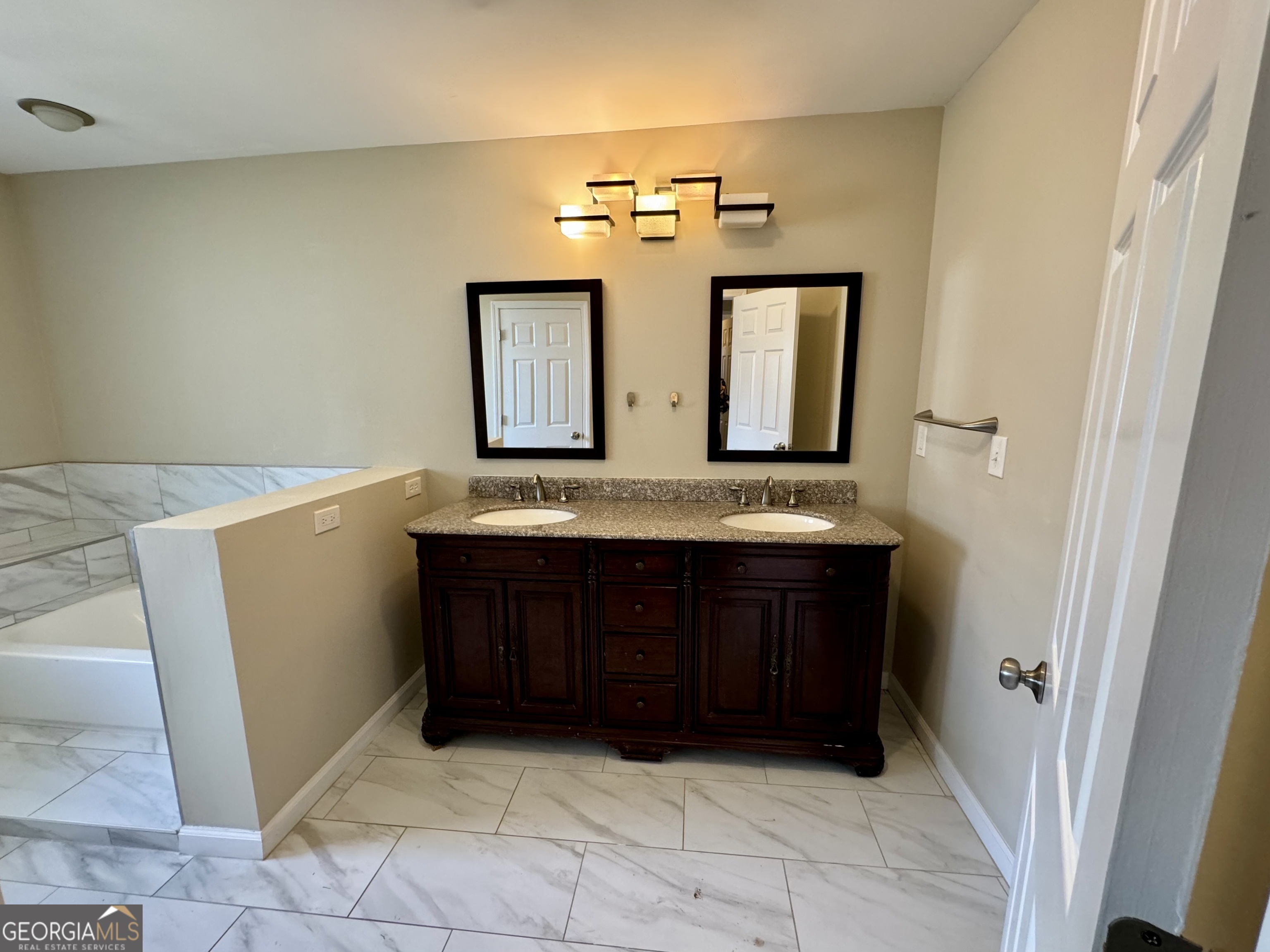 5319 Orly Terrace Property Photo 14