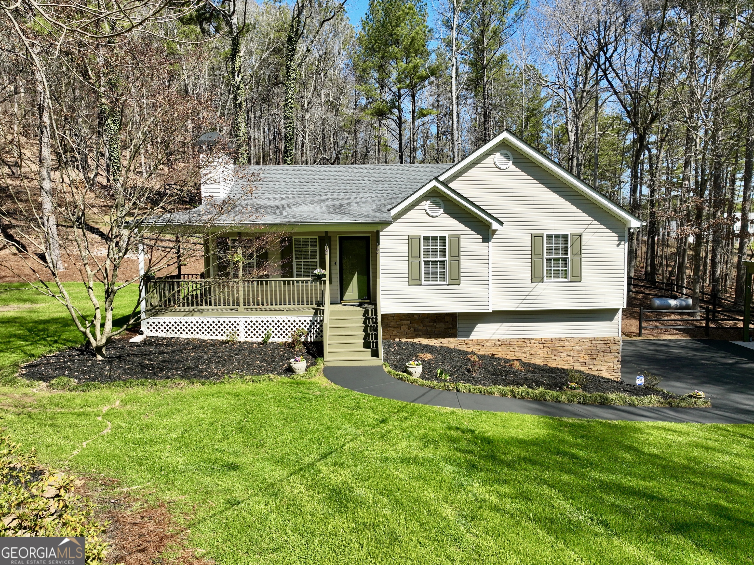 350 Debord Drive Property Photo
