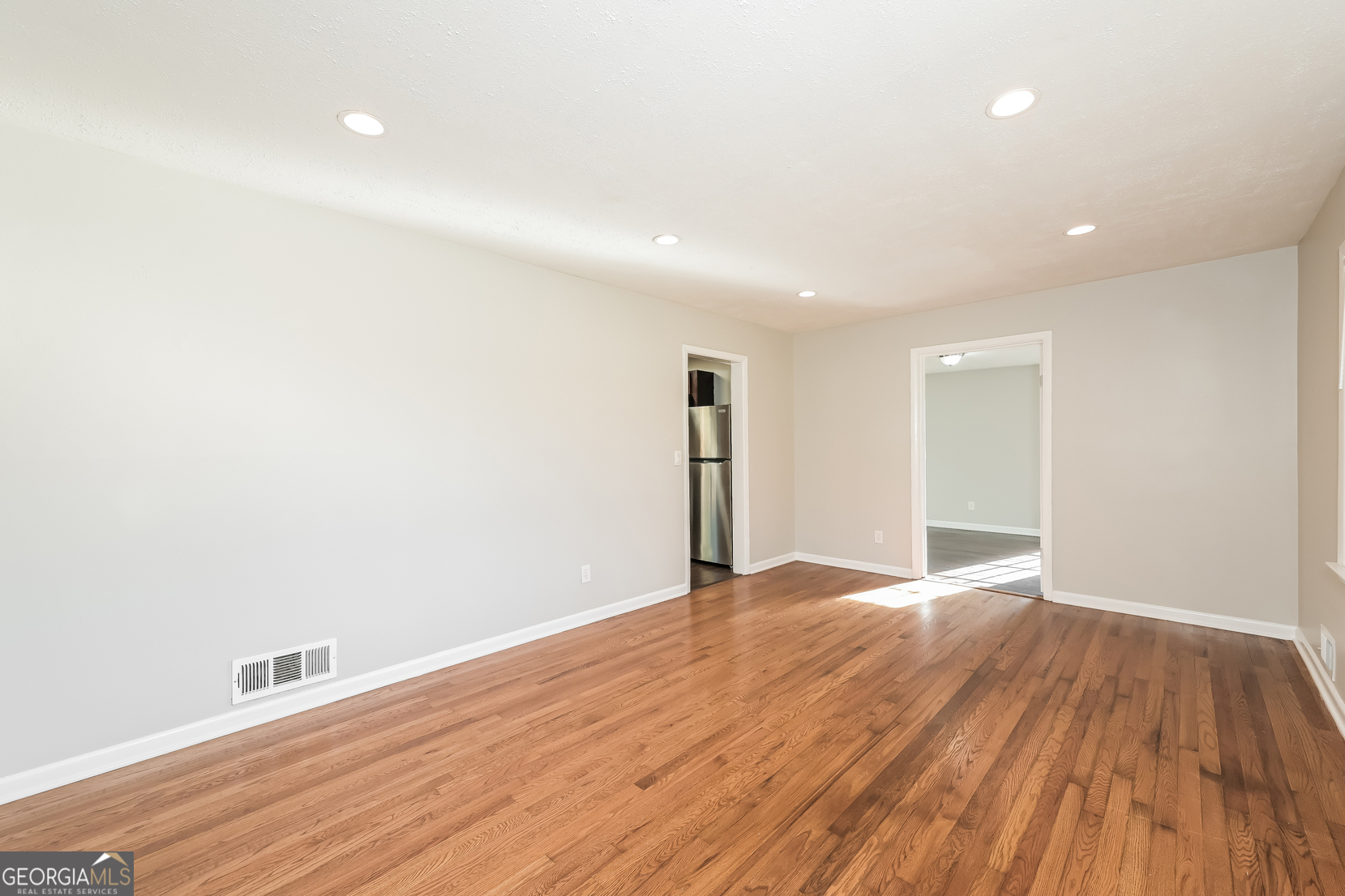 2379 Ridgeway Drive Property Photo 3