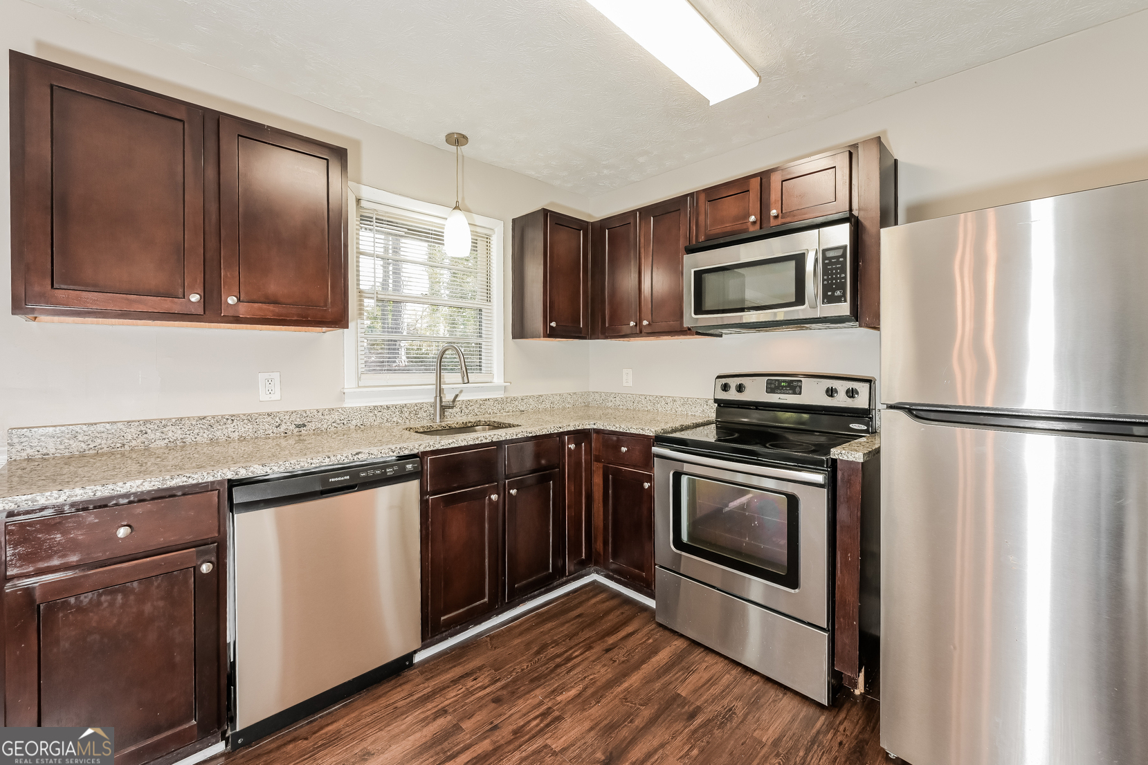 2379 Ridgeway Drive Property Photo 4
