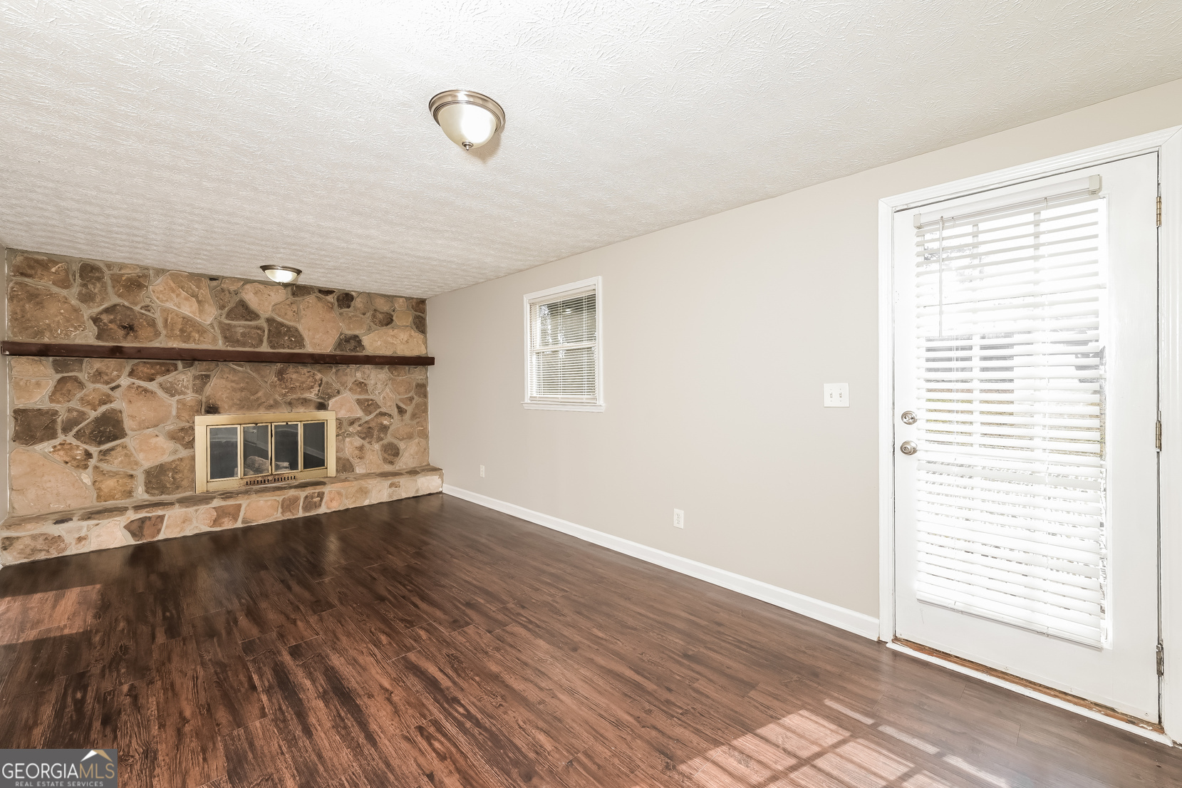 2379 Ridgeway Drive Property Photo 6