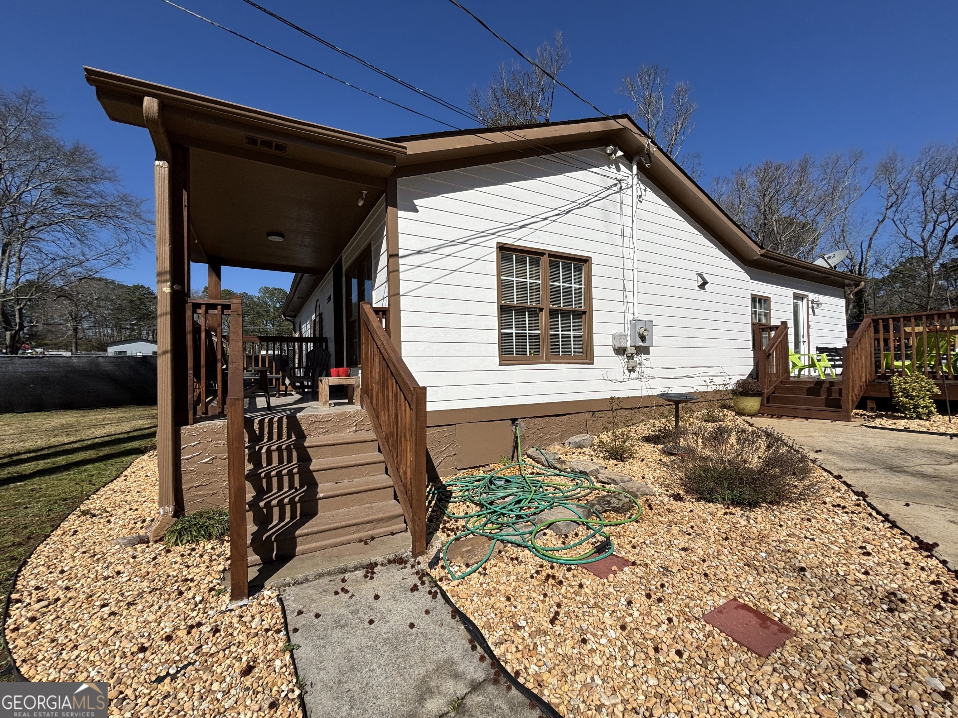 5490 Oak Street Property Photo 6