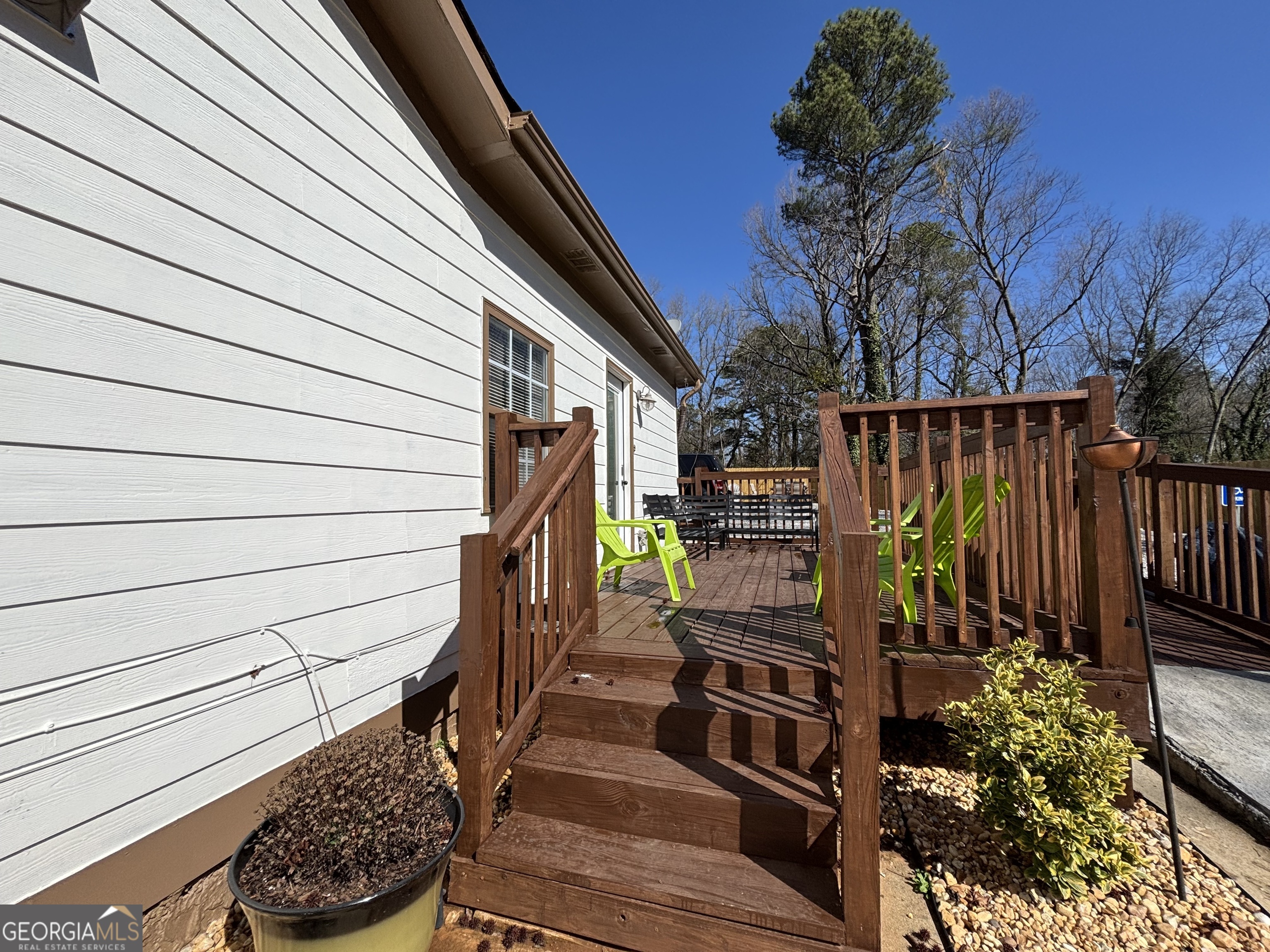 5490 Oak Street Property Photo 7