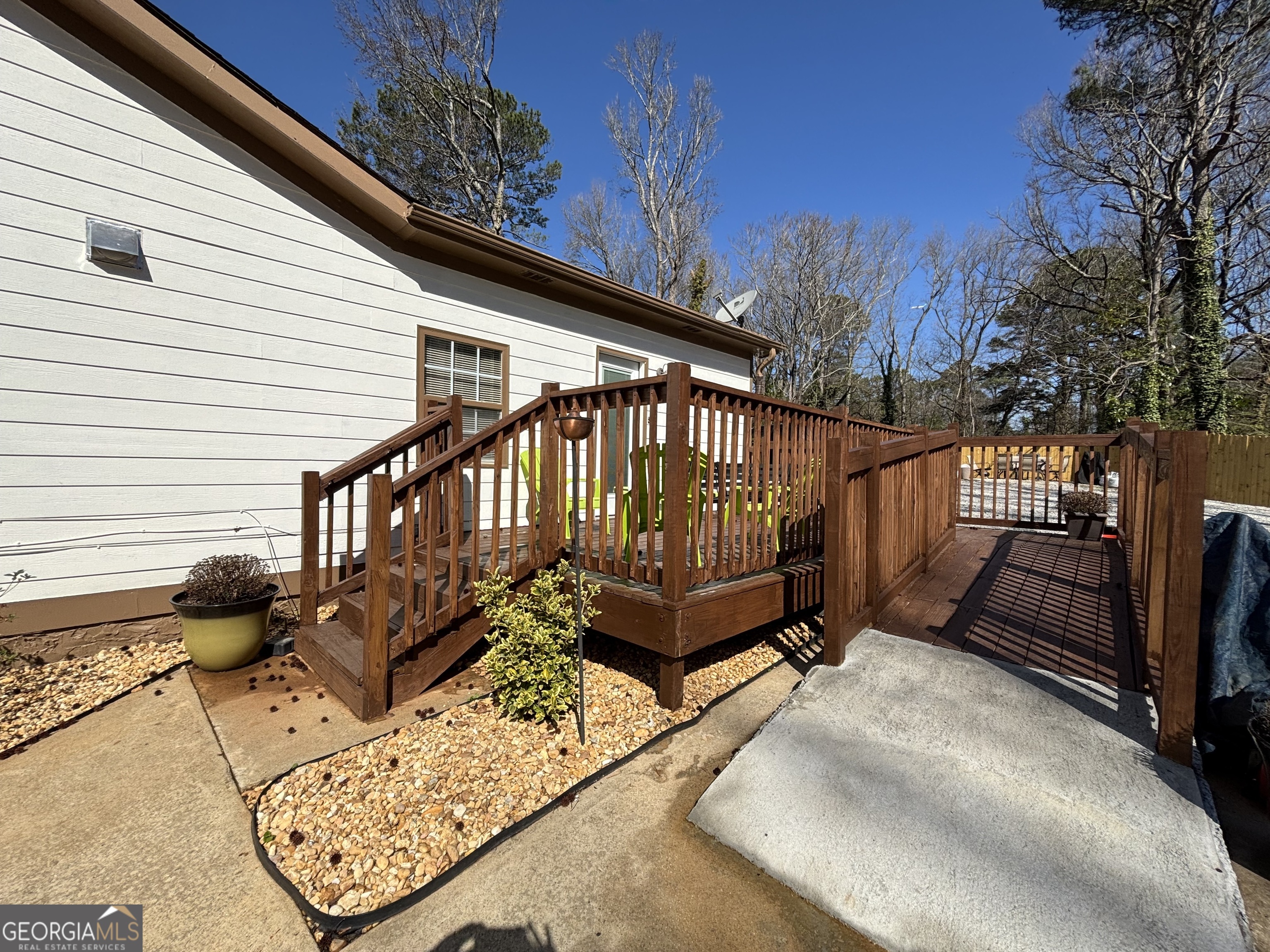 5490 Oak Street Property Photo 8
