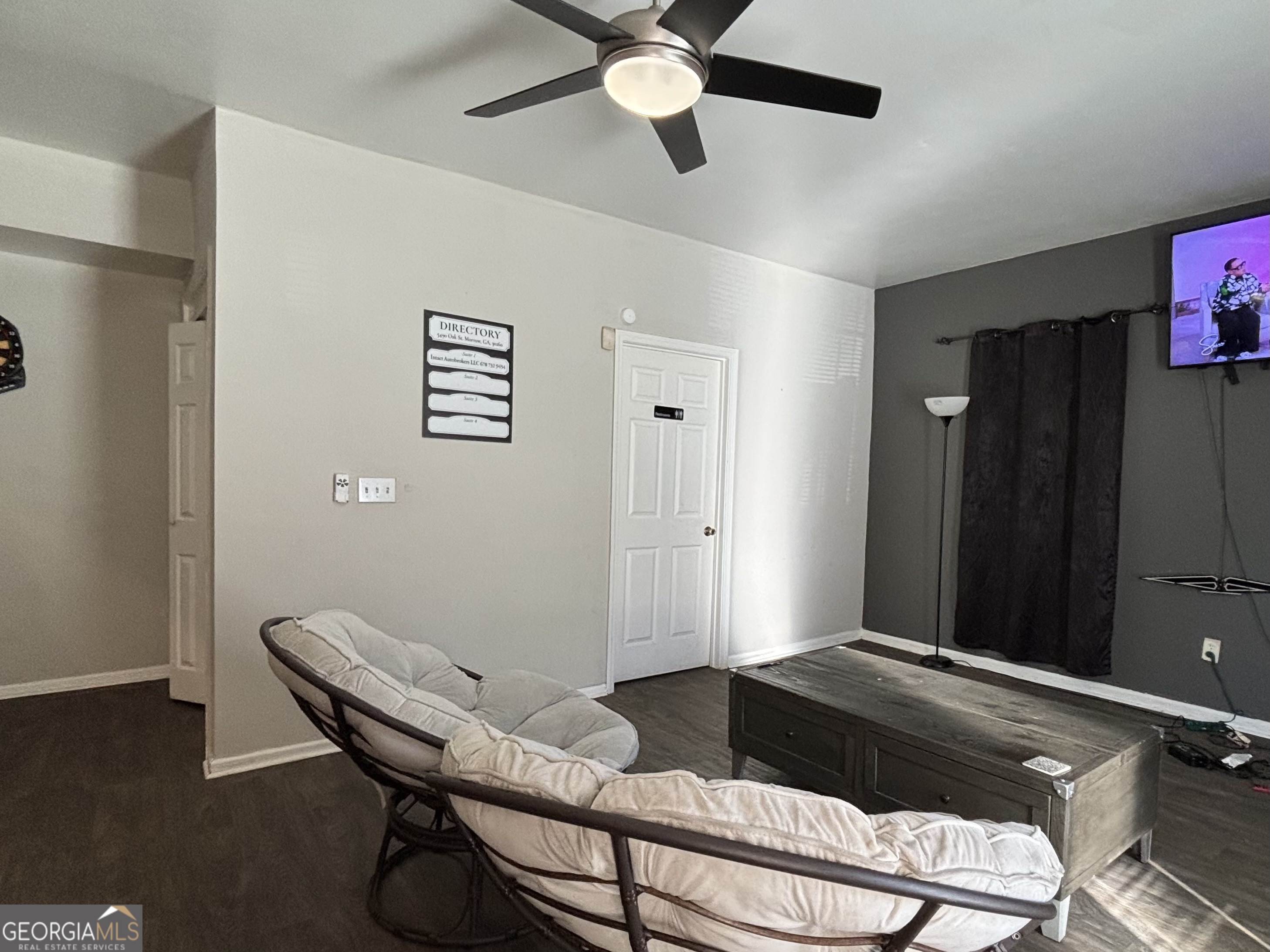 5490 Oak Street Property Photo 9