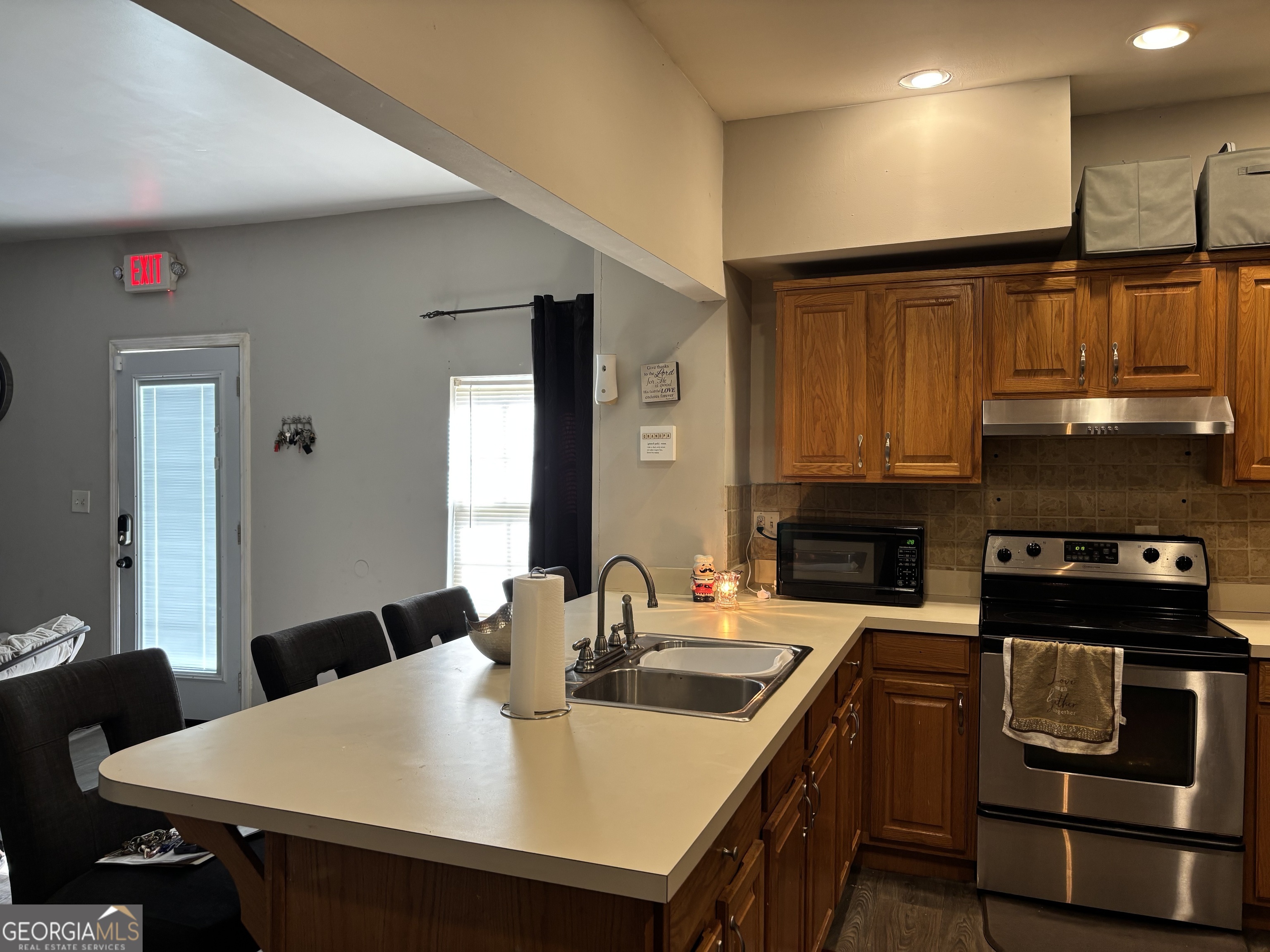 5490 Oak Street Property Photo 14