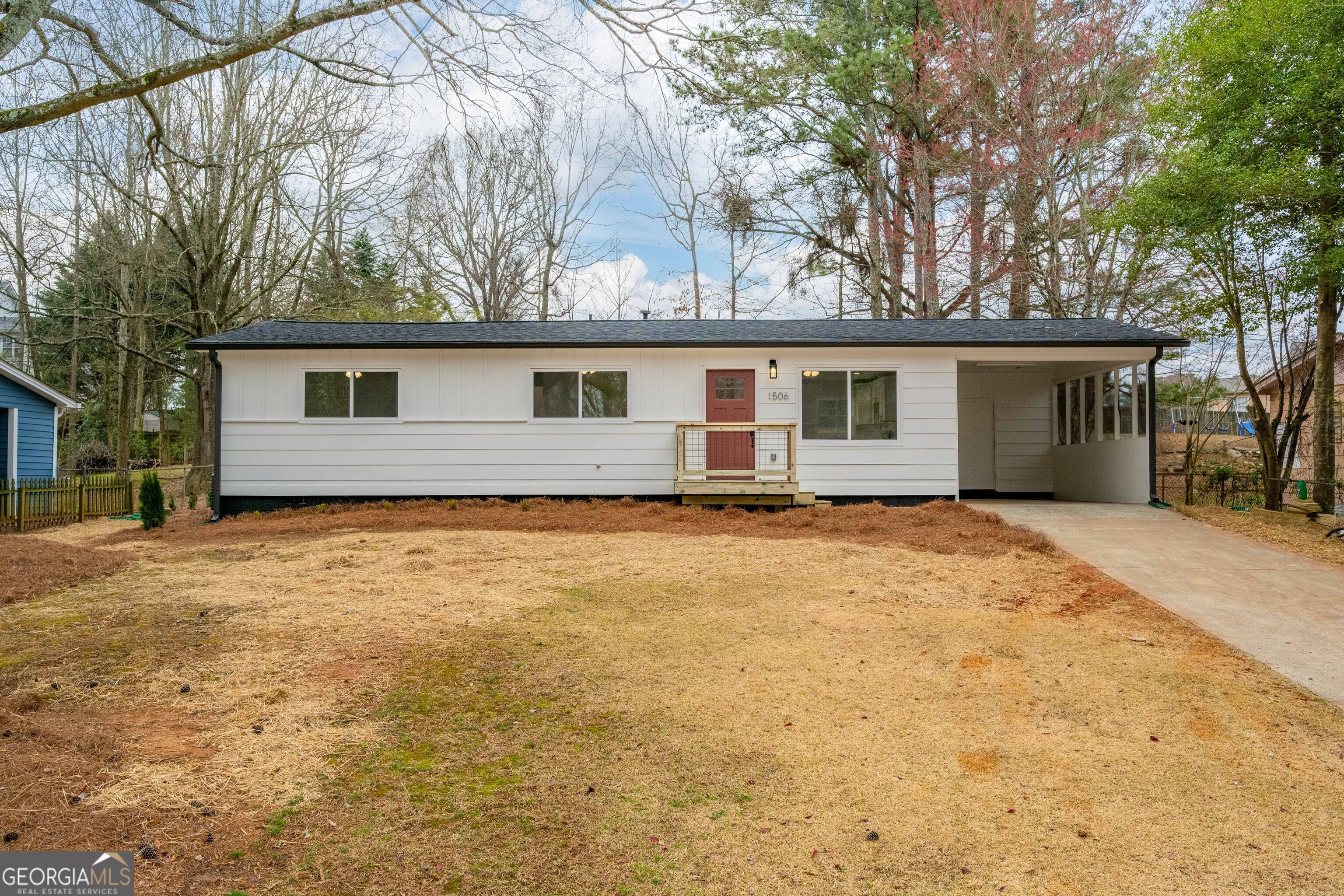 1506 Sycamore Drive Nw Property Photo 3