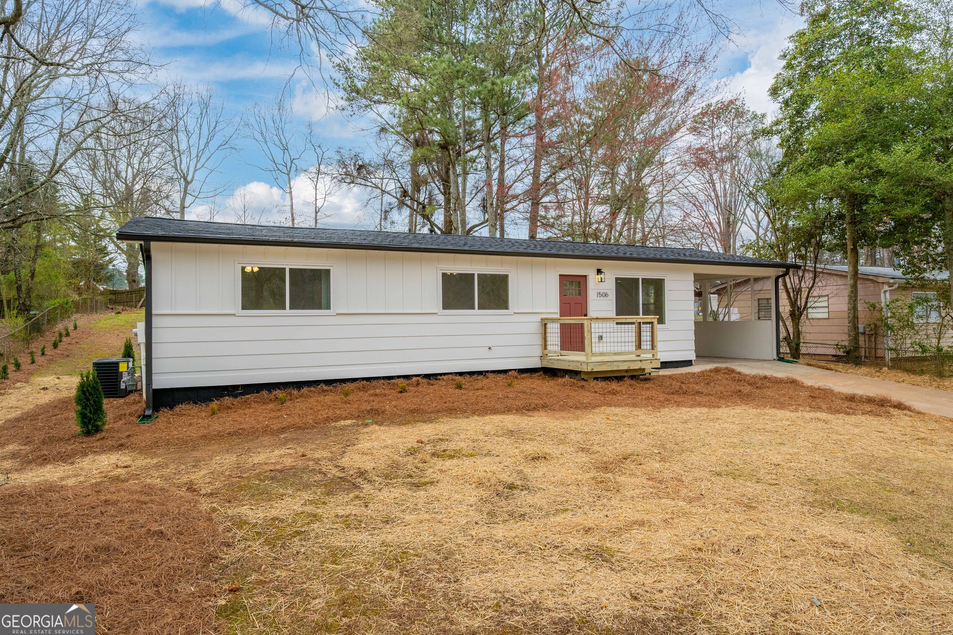 1506 Sycamore Drive Nw Property Photo 4
