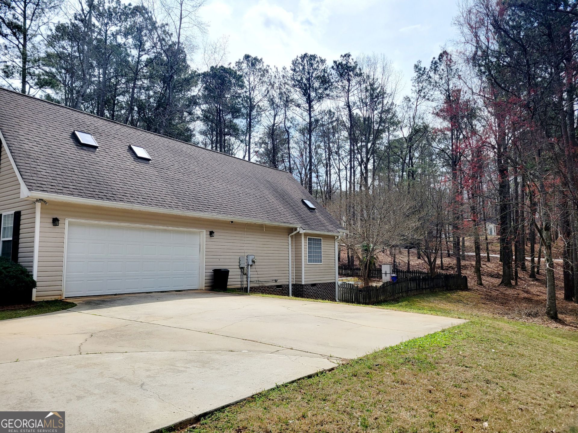 3213 Sweetbriar Drive Property Photo 3