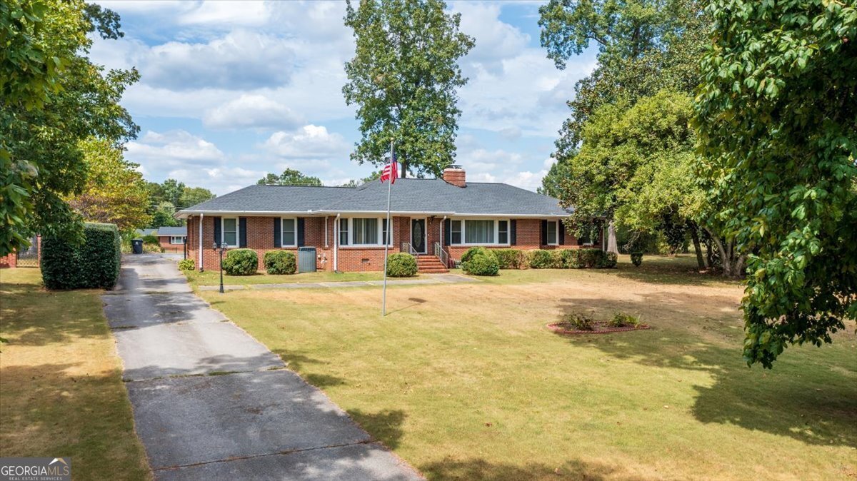 112 College Circle Property Photo