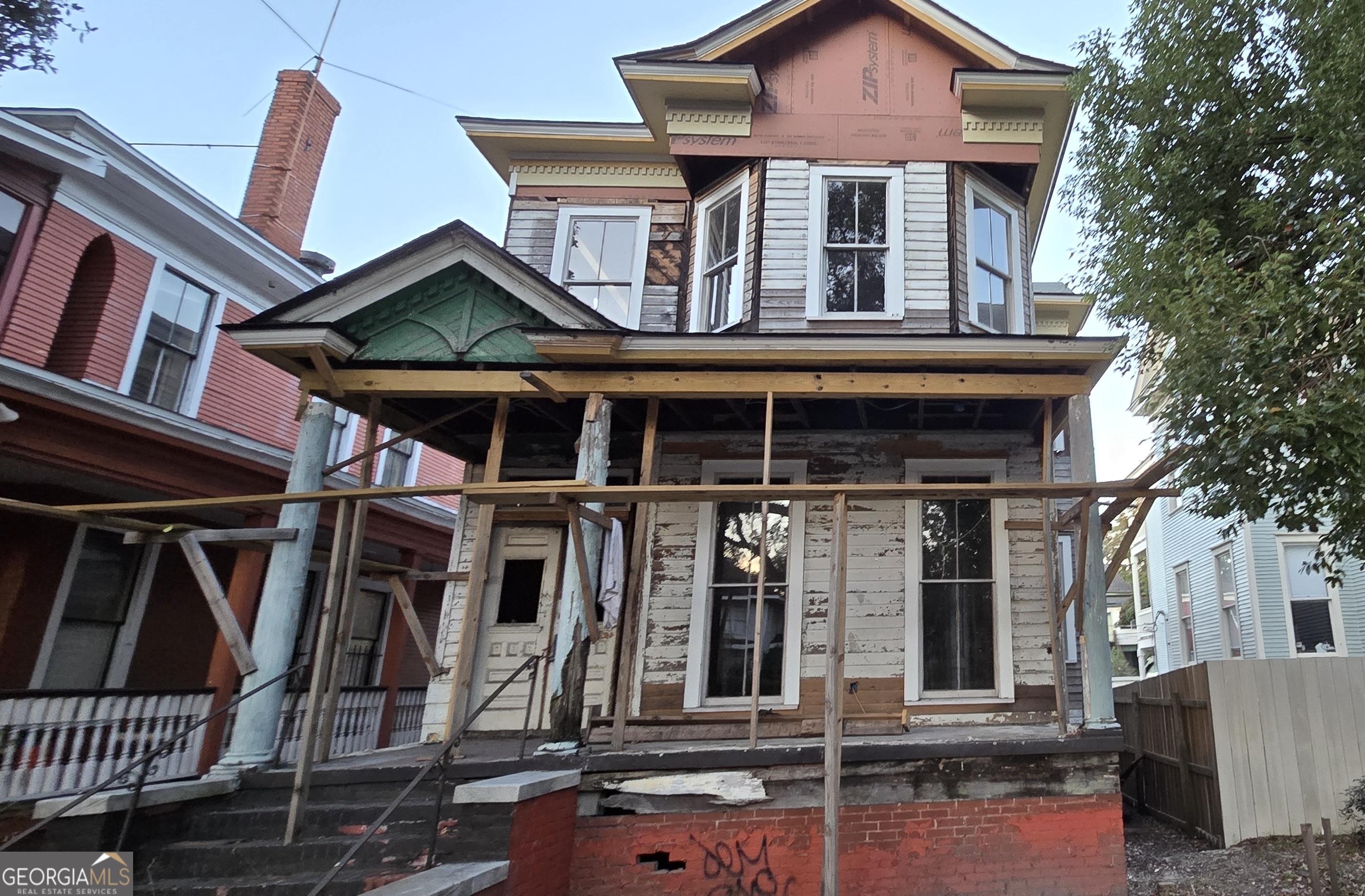 208 W 37th Street Property Photo
