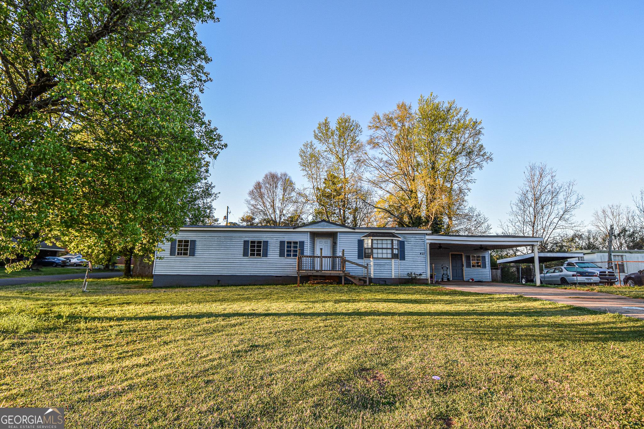 401 Denham Street Property Photo
