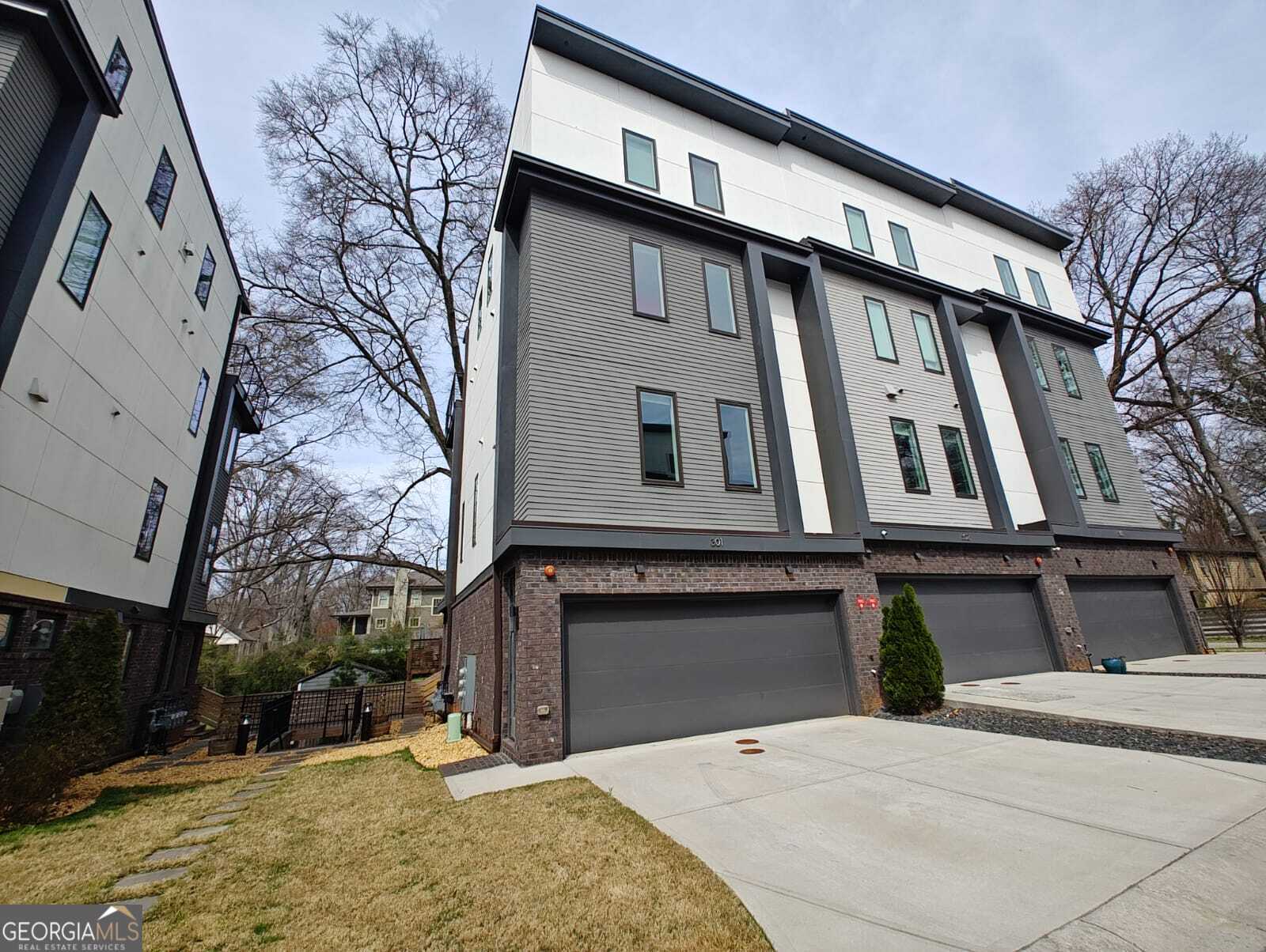 1836 Memorial Drive Se # 301 Property Photo 1