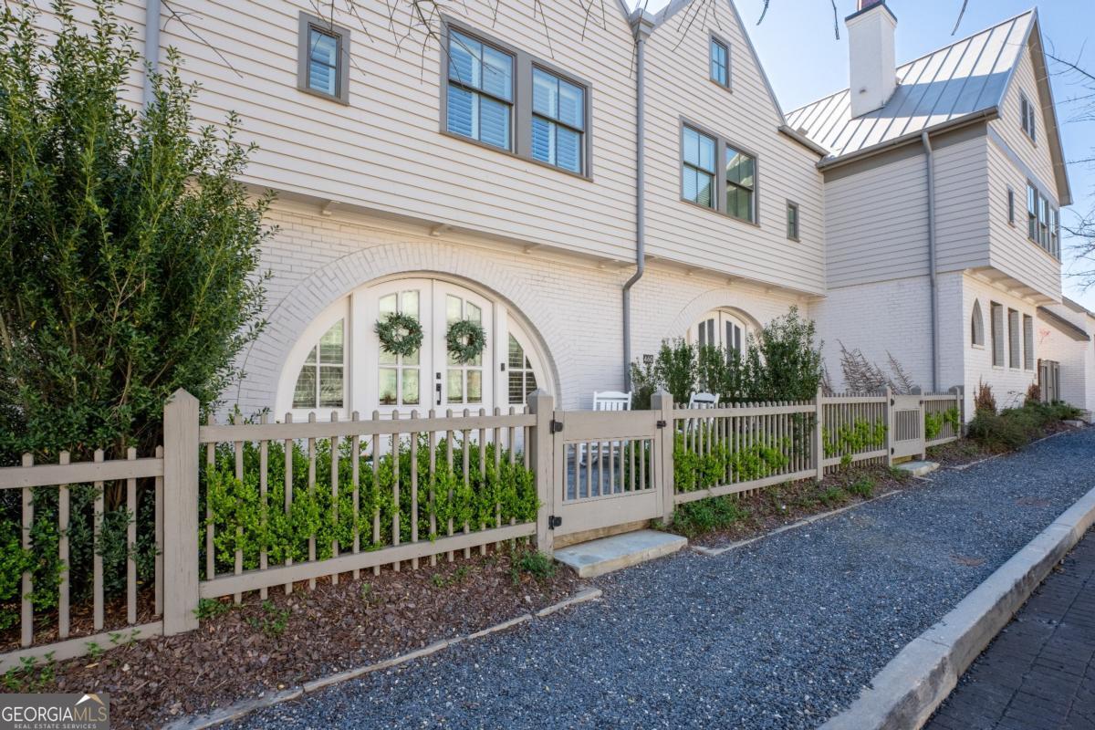 470 Heatherden Avenue Property Photo 1