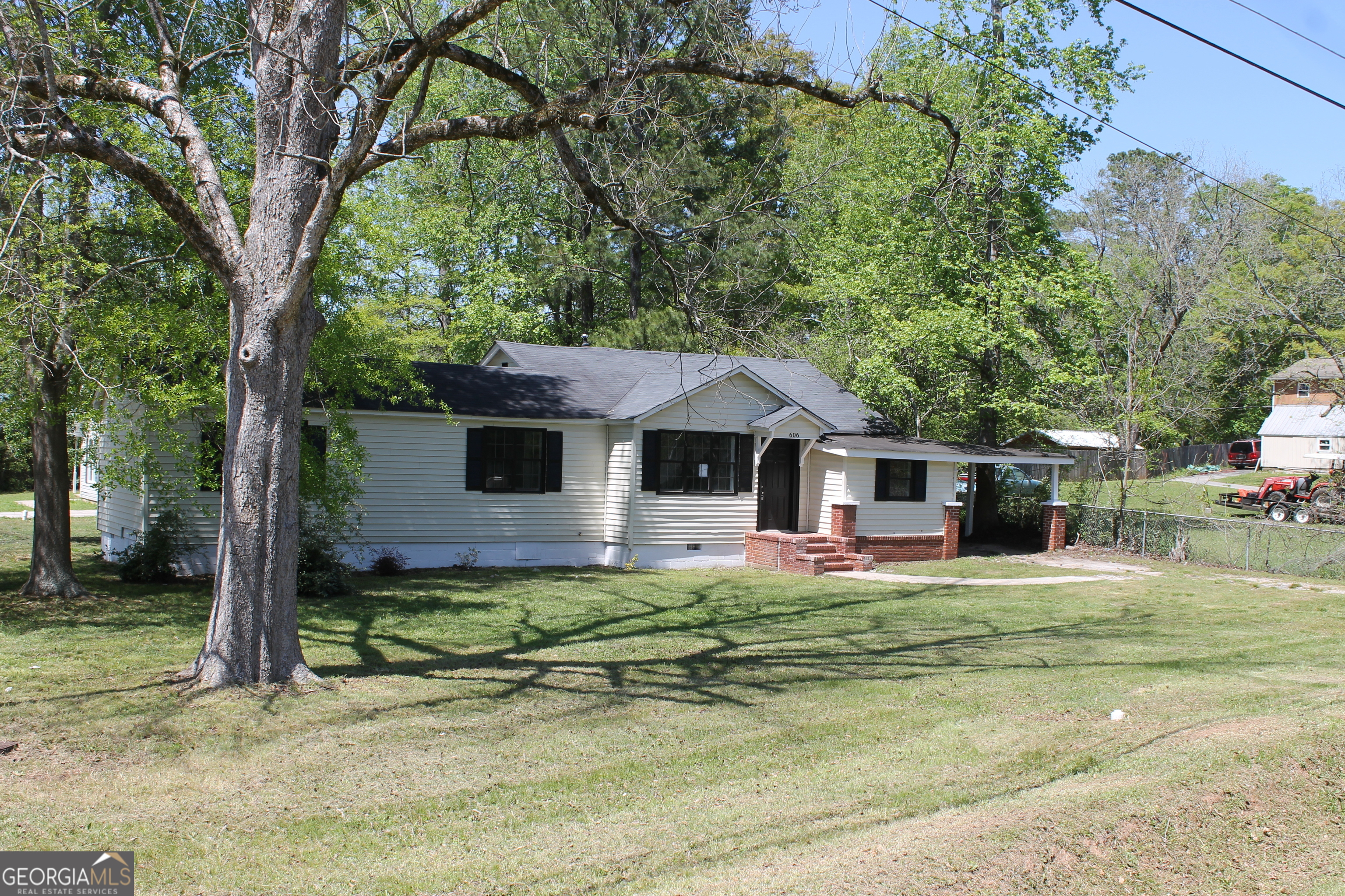 606 W Boyd Road Property Photo