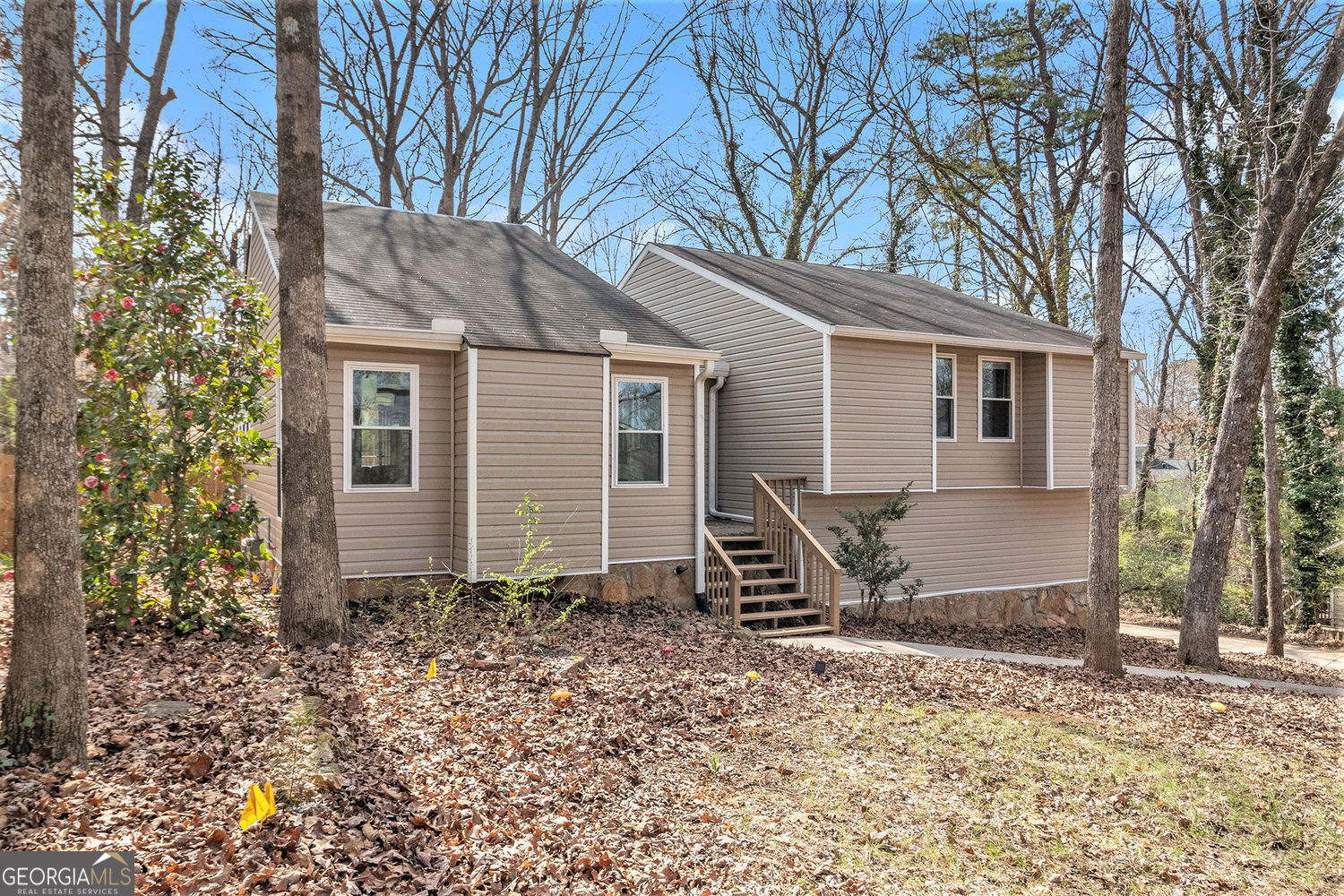 6739 Valley Court Property Photo