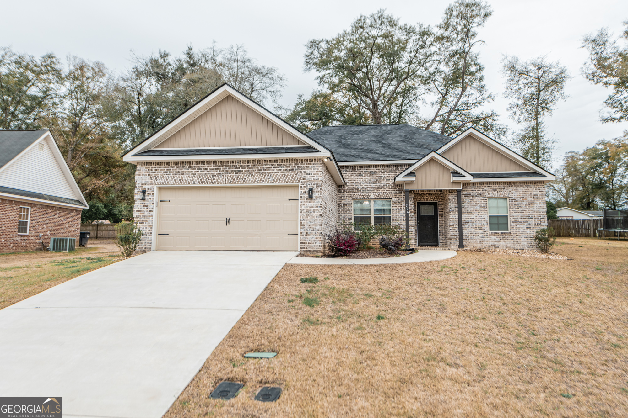 206 Hill Lane Property Photo 1