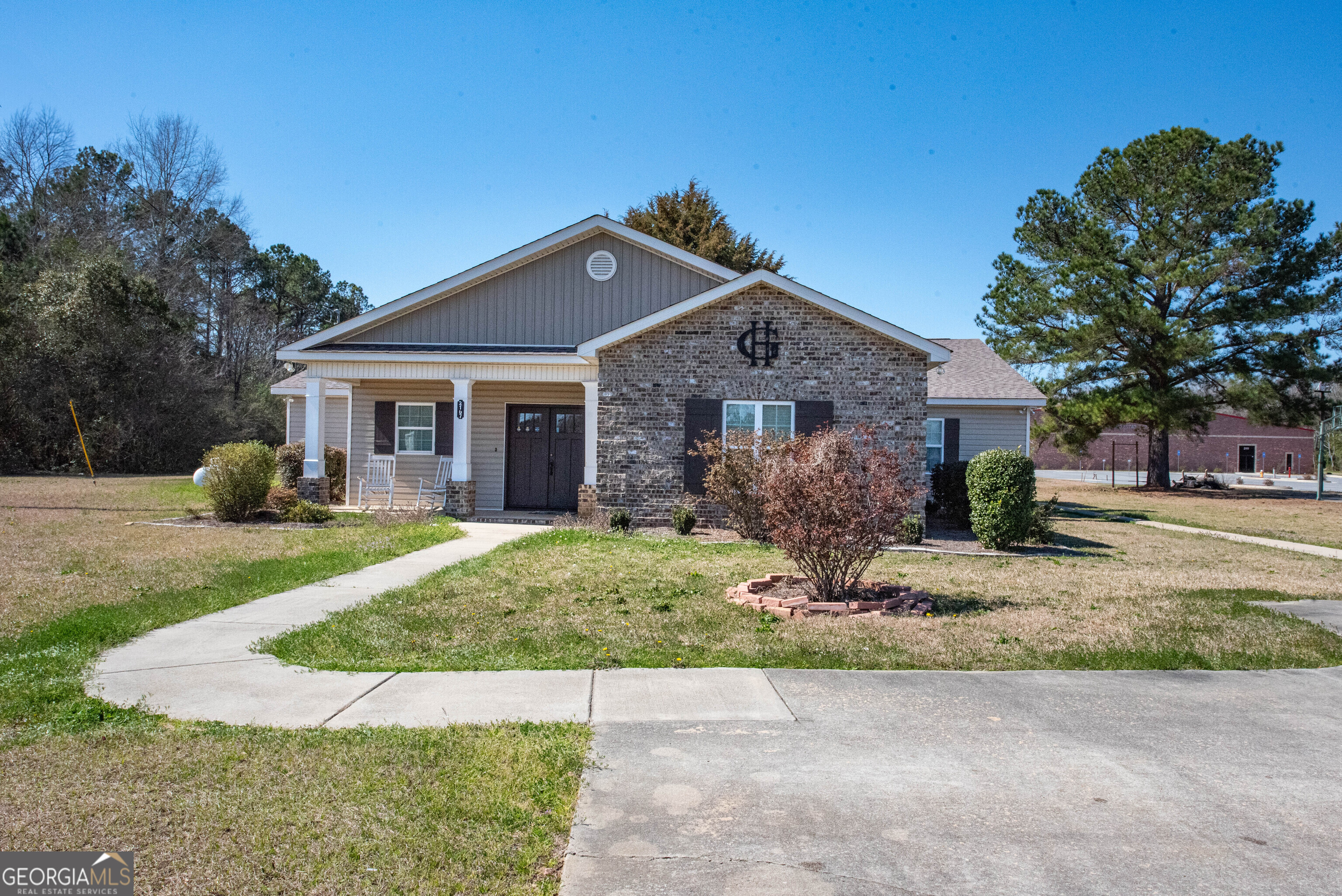 2107 N Hwy 41 Property Photo 1