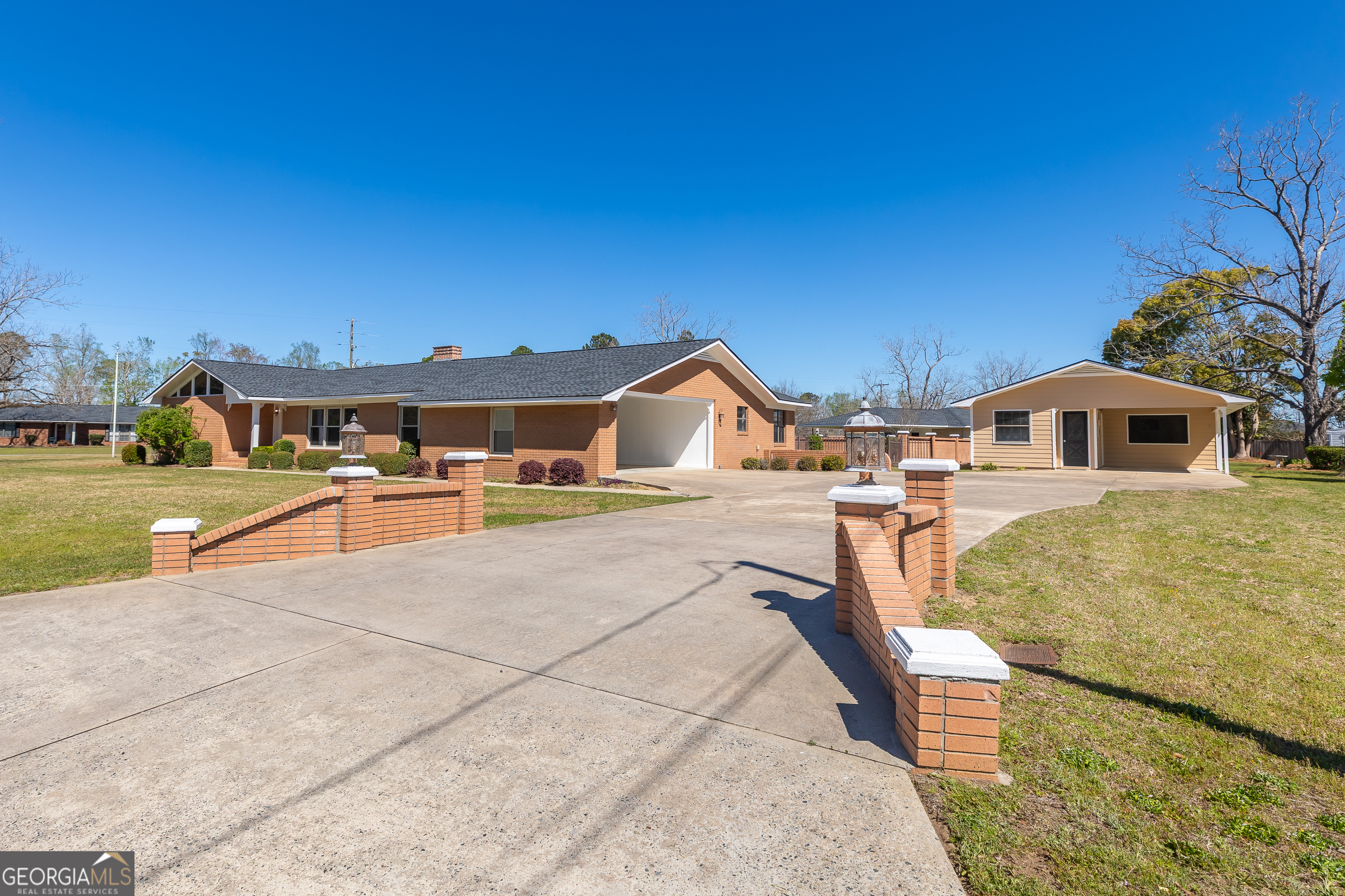 201 Greenwood Drive Property Photo