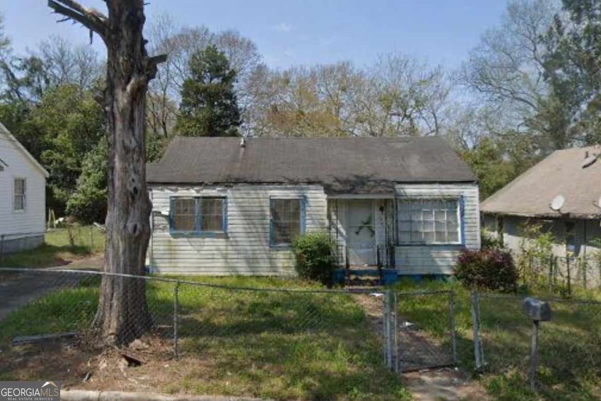 1541 Wellworth Avenue Property Photo
