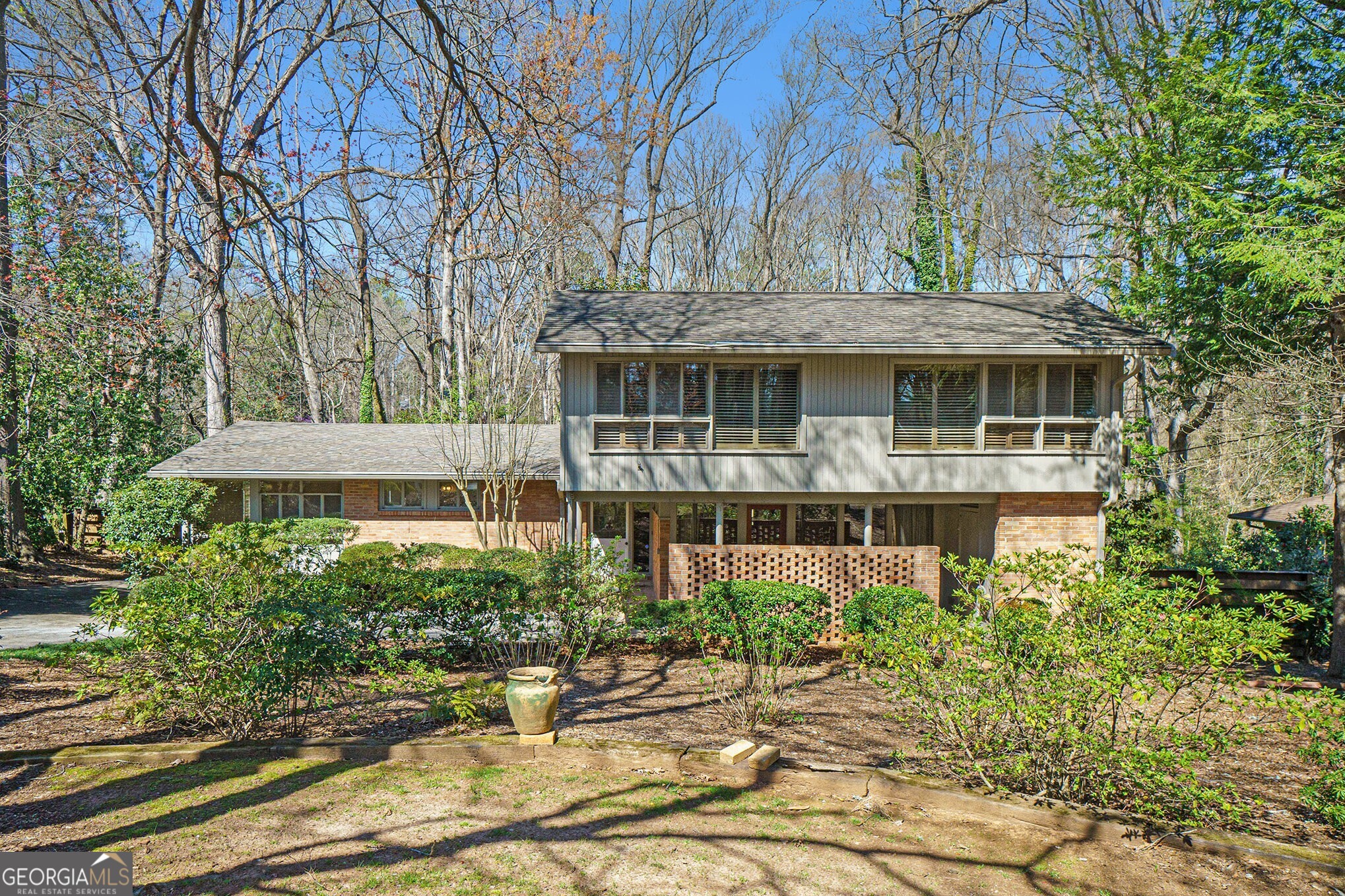 2124 Azalea Circle Property Photo 1