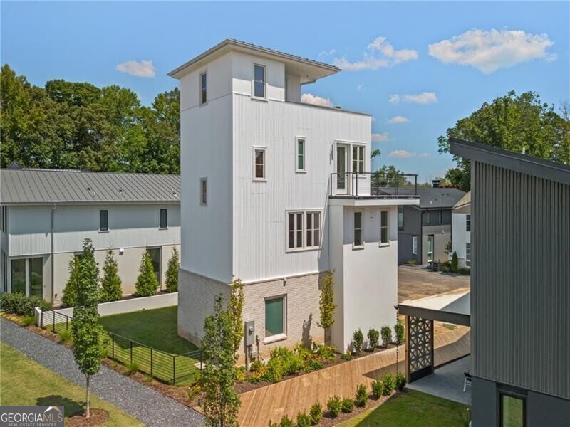 380 2nd Street Property Photo 1
