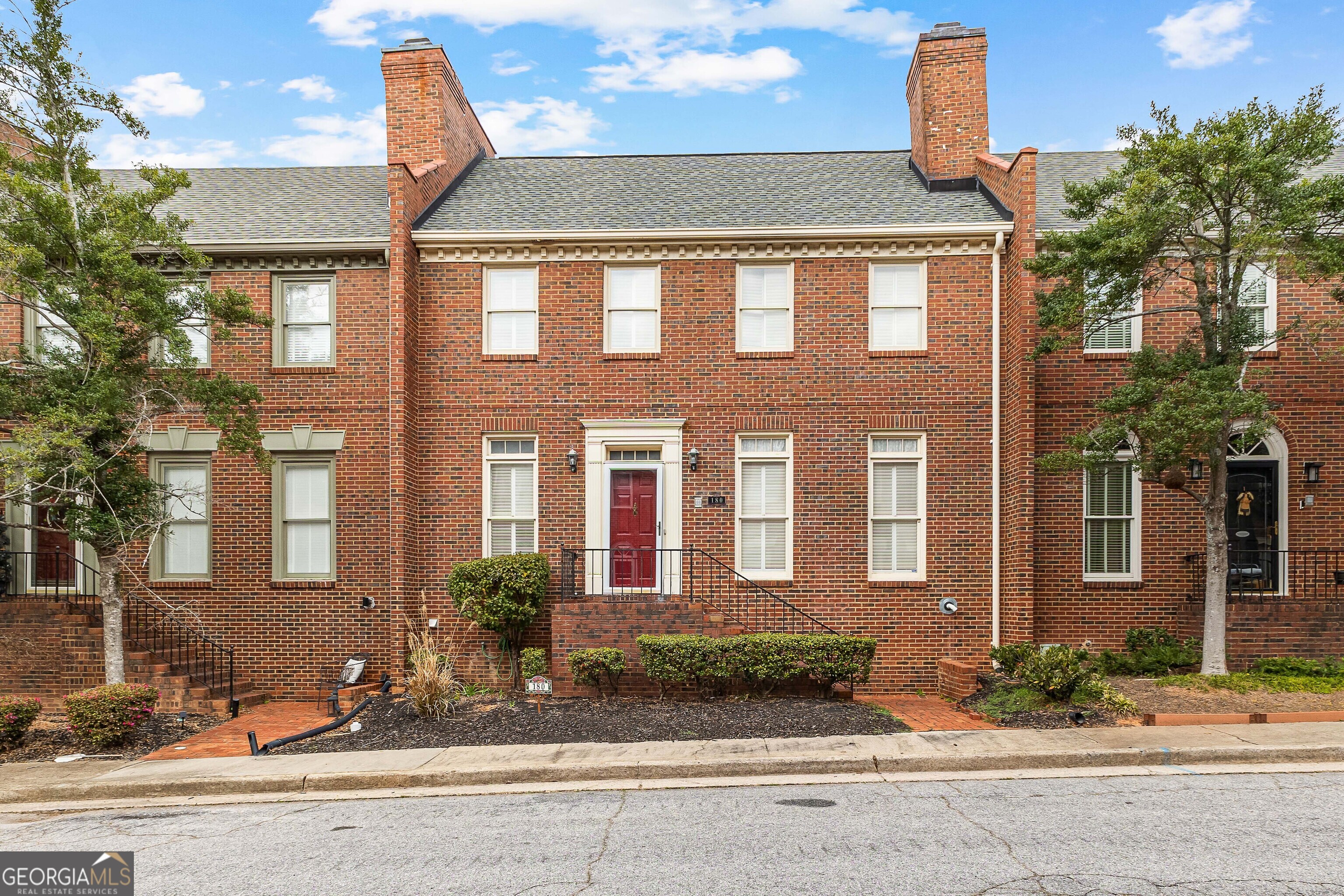 180 Habersham Place Property Photo 1