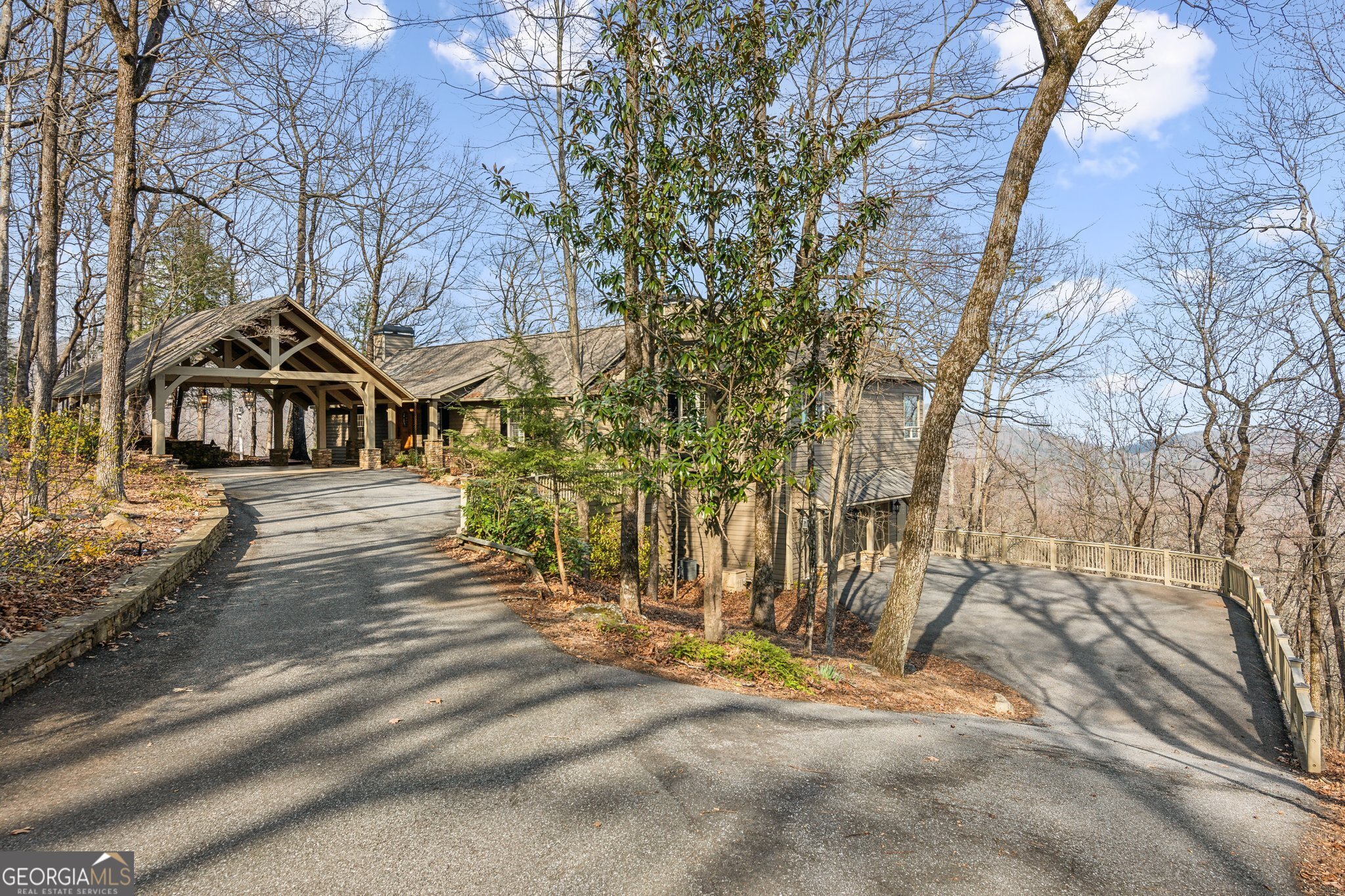 2136 Ridgeview Drive Property Photo