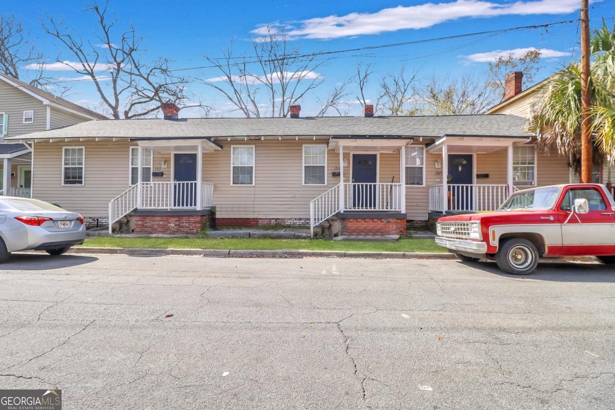 1709 Le Grand Street Property Photo 1